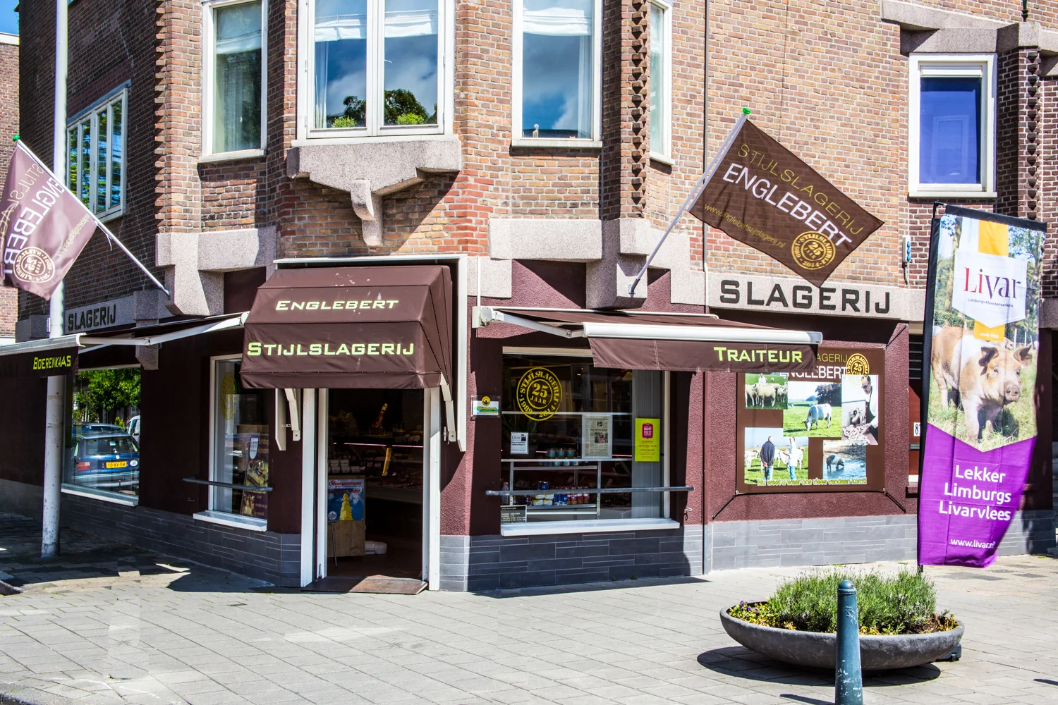 Voorgevel winkel.jpg