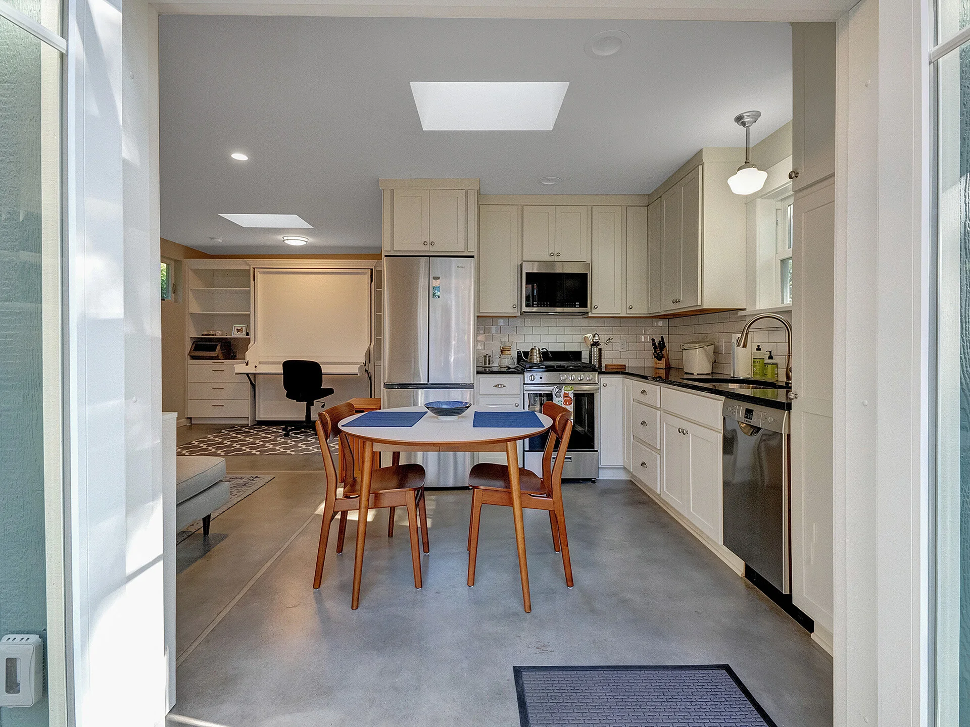 3327 NE Clackamas St - Portland - 04.jpg
