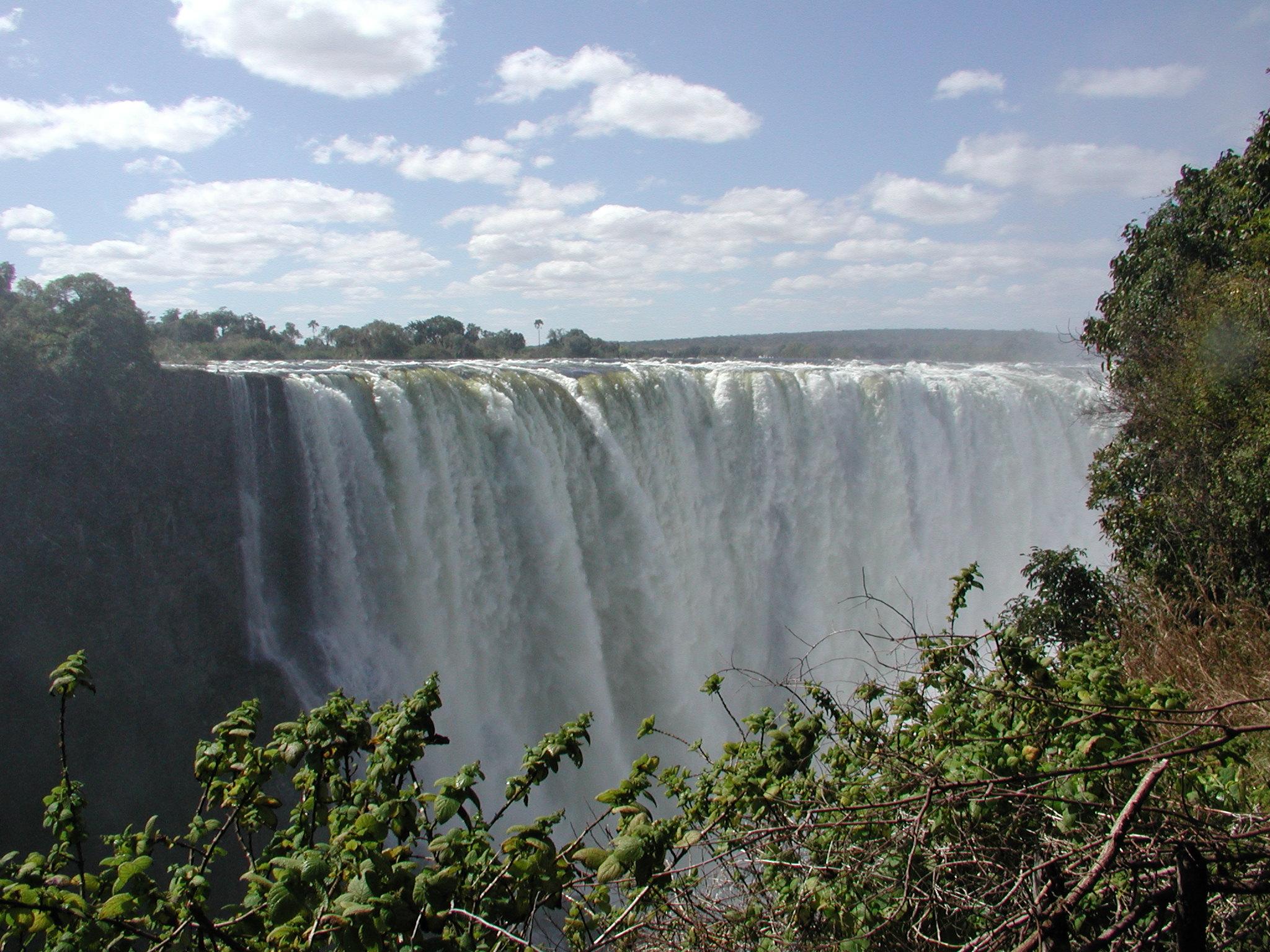 Victoria Falls (Picture by: http://www.fourmilab.ch/images/eclipse_2001/figures/H18vultures.html)