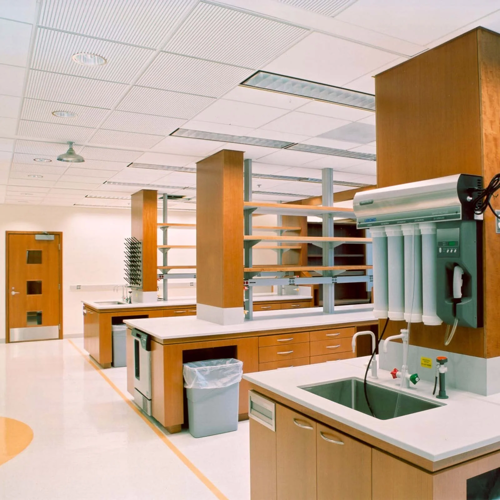 stowers-lab-1.jpg