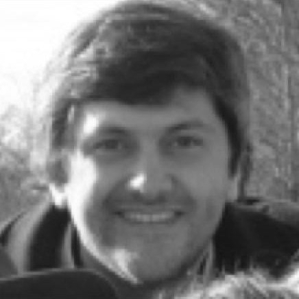 Gabriel Inchausti Gabriel es economista graduado en la Universidad de la República (Uruguay), con especialización profesional en Finanzas Corporativas, Estrategia y Economía del Comportamiento. Su actividad profesional se desarrolló en el sector de proteína animal, donde desenvolvió una extensa carrera en Brasil, Paraguay y Uruguay, y en medios de comunicación electrónica donde fue Gerente General de un importante grupo de medios en Uruguay. Es consultor en Economía y Negocios y profesor y conferencista en temas relacionados a Economía y a Comunicación.