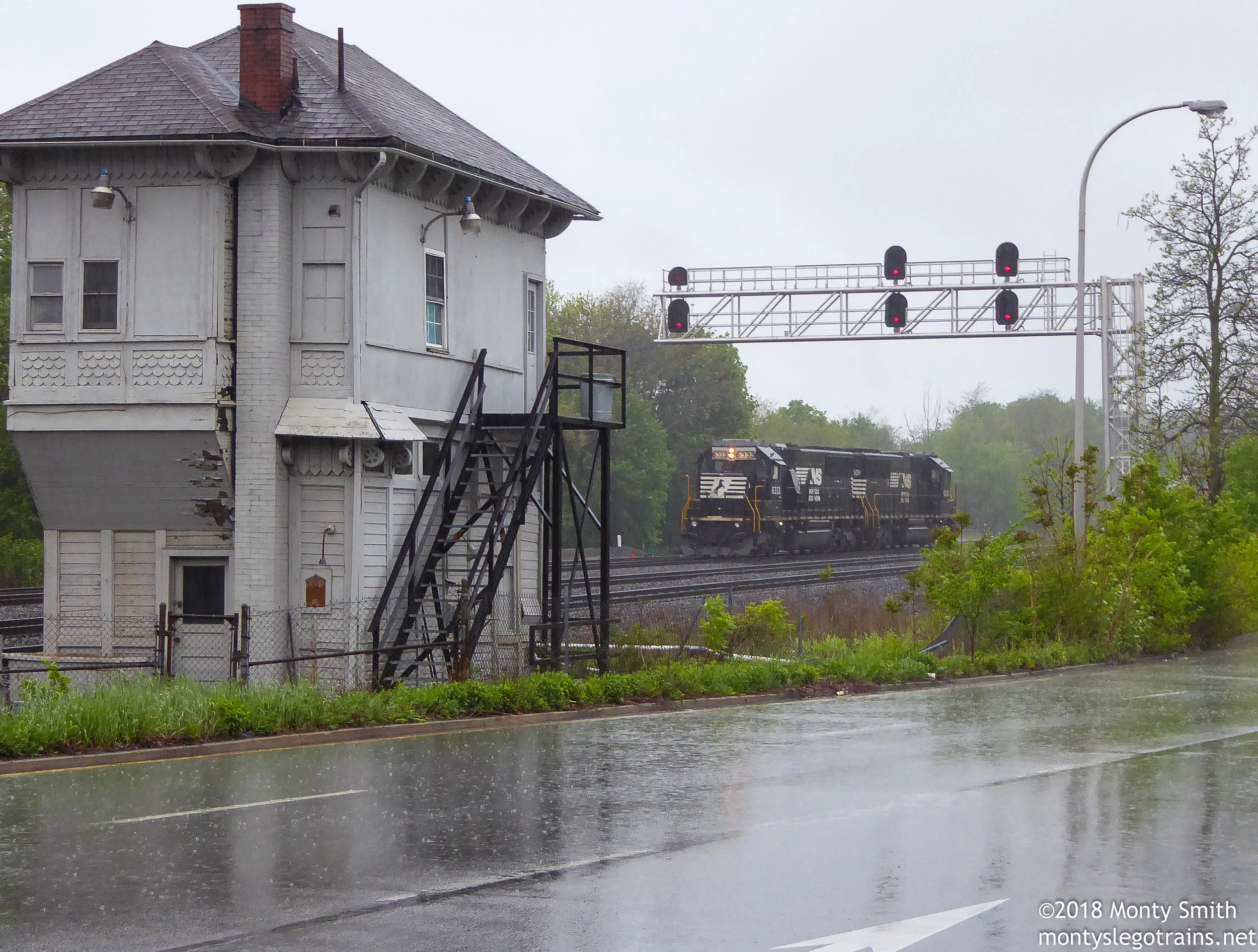 A pair of SD40E helper engines drift past Alto Tower in Altoona, PA, heading back up the mountain to assist another train down the slope.