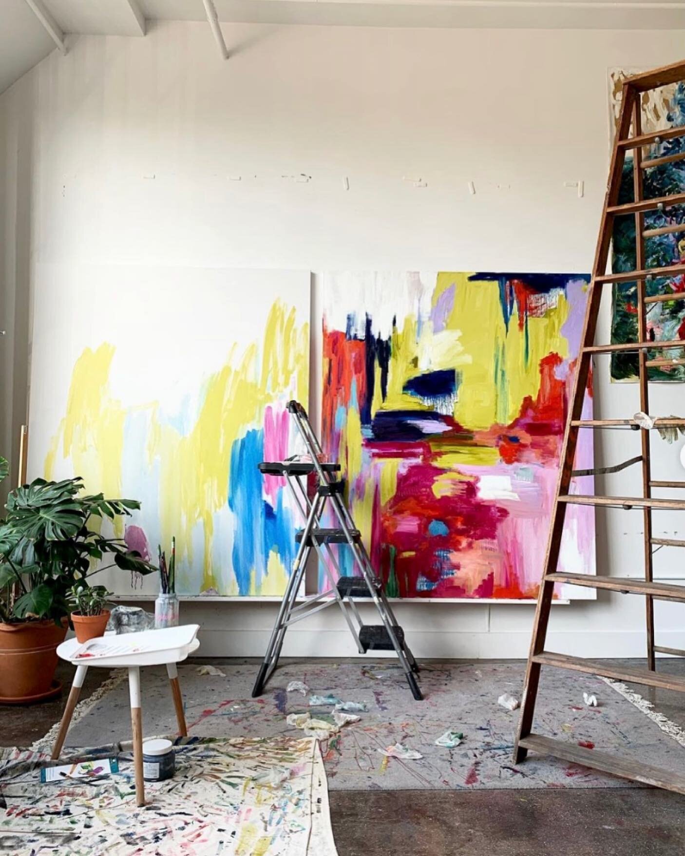 Happy Friday from my happy place. Have a great weekend! ✨💫
&hellip;
&hellip;
#monicashulman #artiststudio #wip #workinprogress #contemporaryart #abstractart #abstractartist #interiordesign #artforyourhome #artforinteriors #artstudio #artwork #colorf