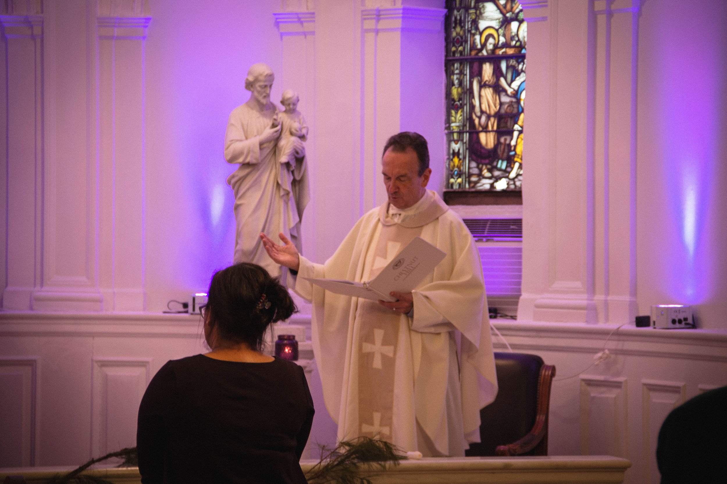  Father Robert Mulligan, OSFS, celebrates Advent Mass at Chestnut Hill College. 