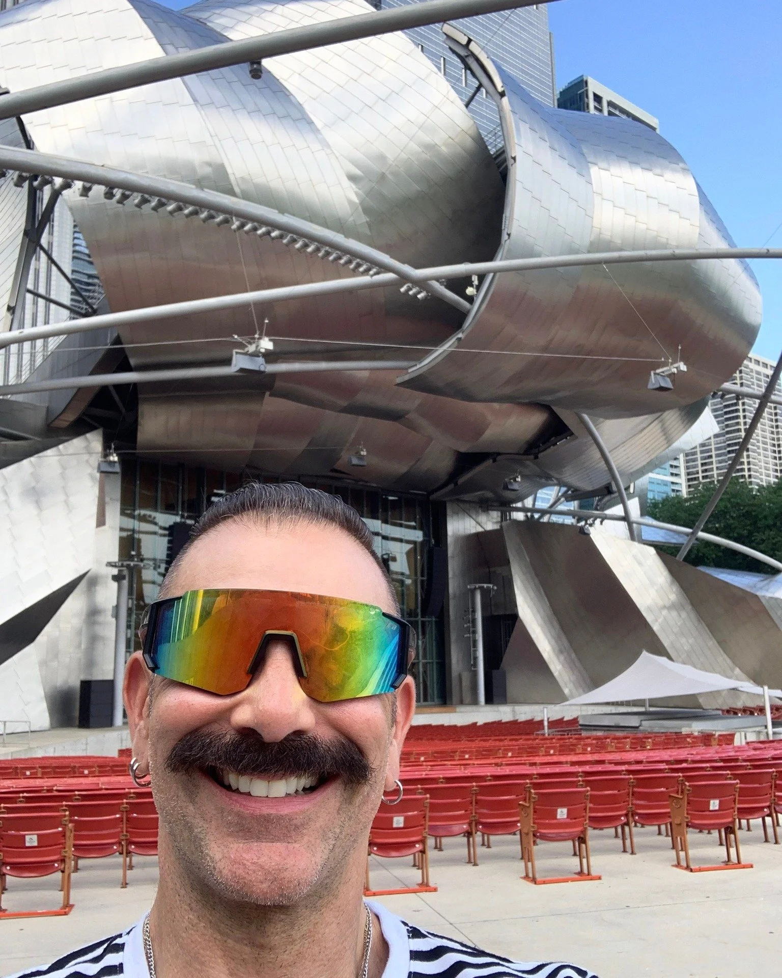 Sweet home Chicago! Stopped by Frank Gehry&rsquo;s Pritzker Pavilion in Millennium Park on a recent visit and had a full-on architecture student freakout. If this beauty existed when I was a student&hellip; I would&rsquo;ve died! Chef&rsquo;s kiss. ?