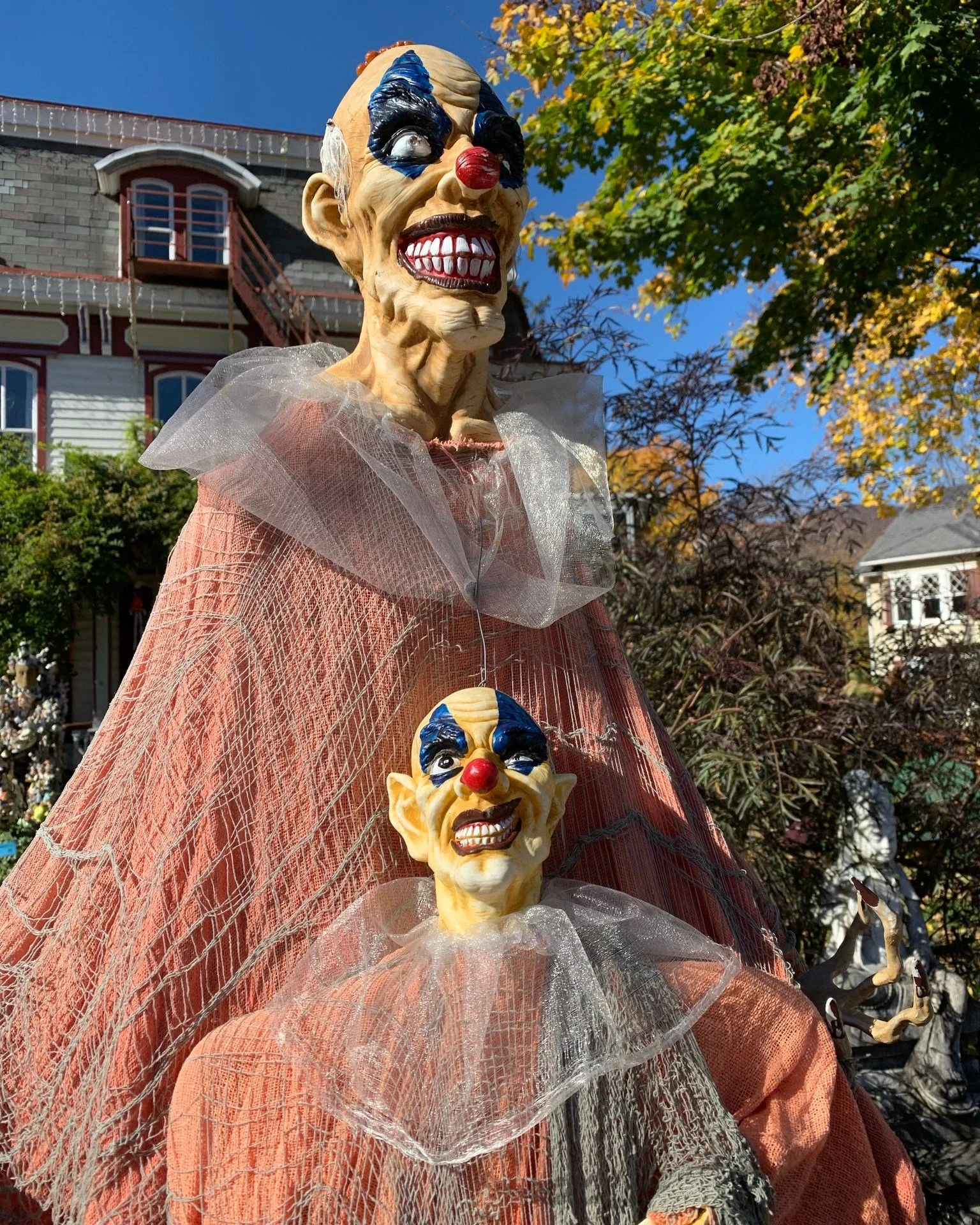 🎃 No clowning around... It’s a FANG-tastic spooky season here in the Catskills! 👻 Stay safe and enjoy your trick-or-treating! 🍬
#catskills #halloweenfun #trickortreat #spookyseason #scaryclowns