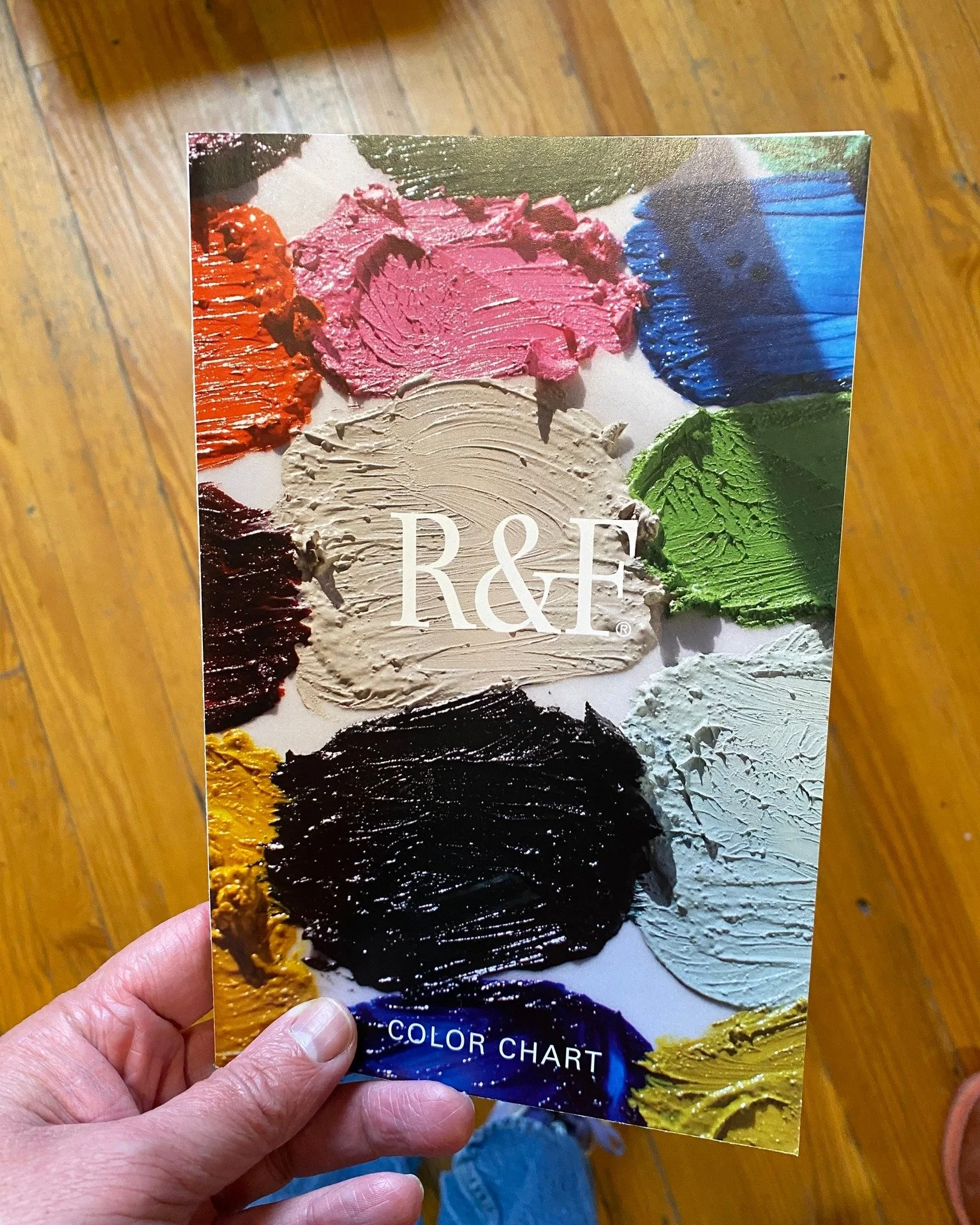 🎨💛 I just discovered a hidden gem right in Midtown Kingston&hellip; @rfpaints! I got a mini tour of their facility AND they have an artist shop right on the premises. Color me in LOVE. 🖌️✨

Perfect spot to shop for holiday gifts for the artists on