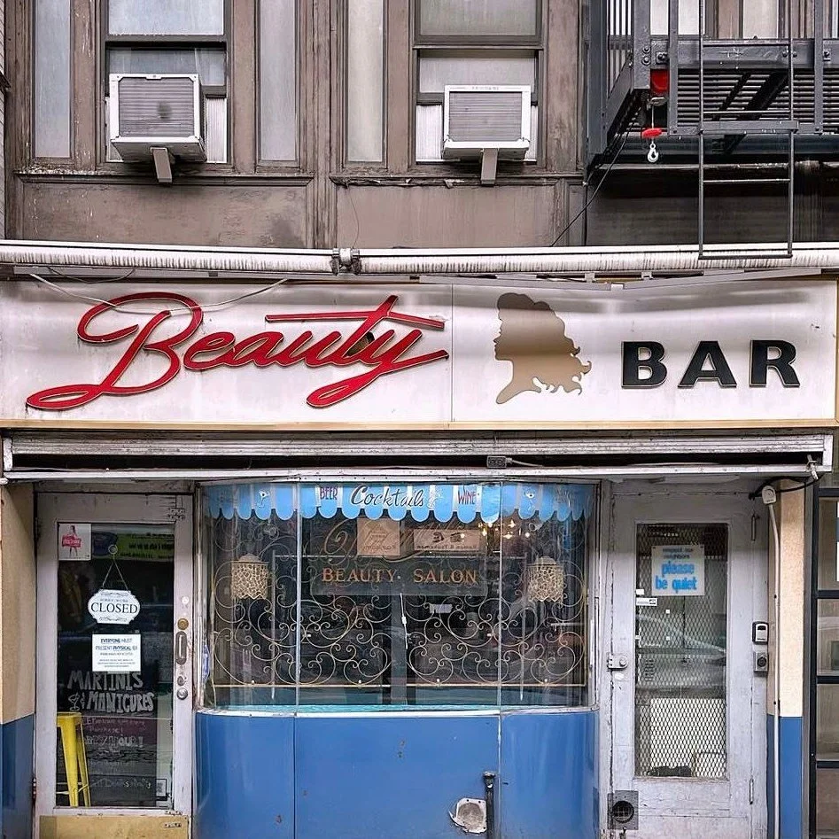 ✨ Another vintage New York City nightlife staple (that's still blowing it out)... @thebeautybarnyc on E. 14th Street.

You know me, I can't resist a great retro, punk-inspired vibe. Hmmmm... I think I even got a manicure there once! 💅🍸

#vintagenyc