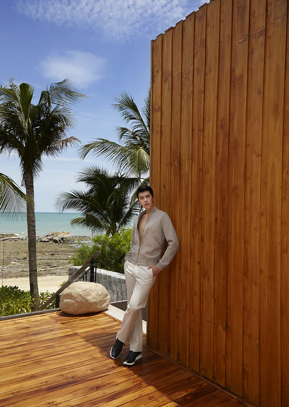 Clothes and Shoes : Louis Vuitton
