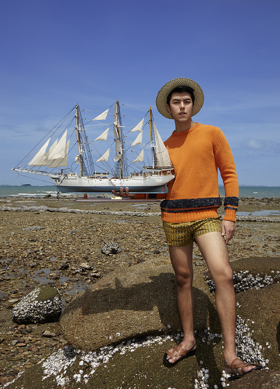 Sweater and Shoes : HERMES / Trunk : TIMO