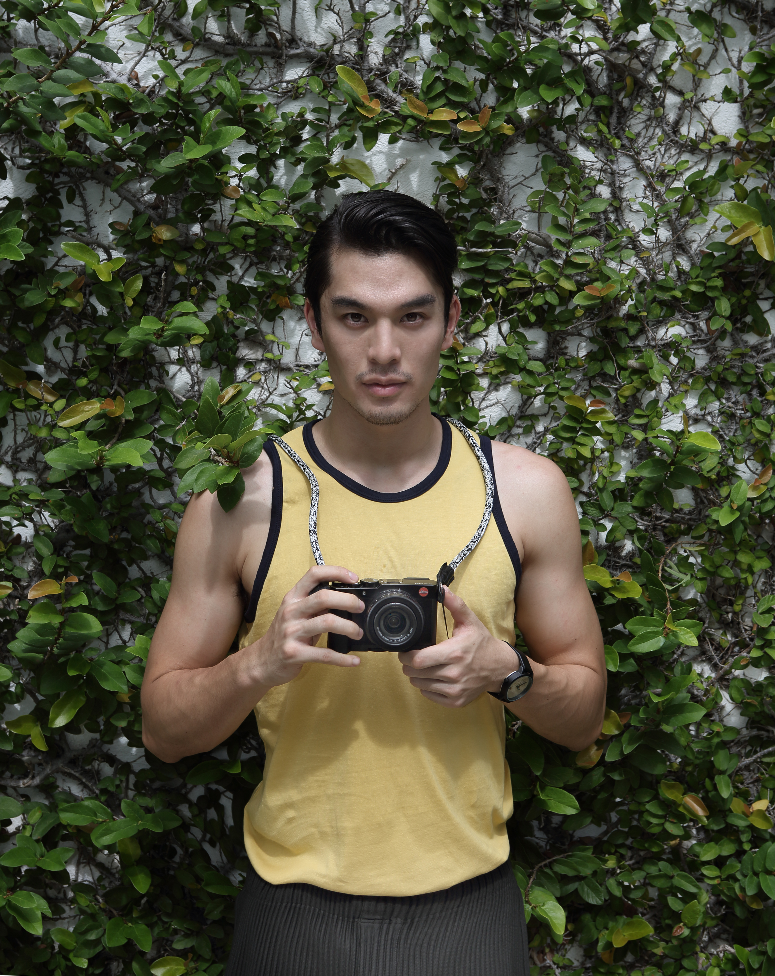 tank top : NOXX / pant : Issey Miyake Homme Pliss / watch : FORREST / camera : Leica