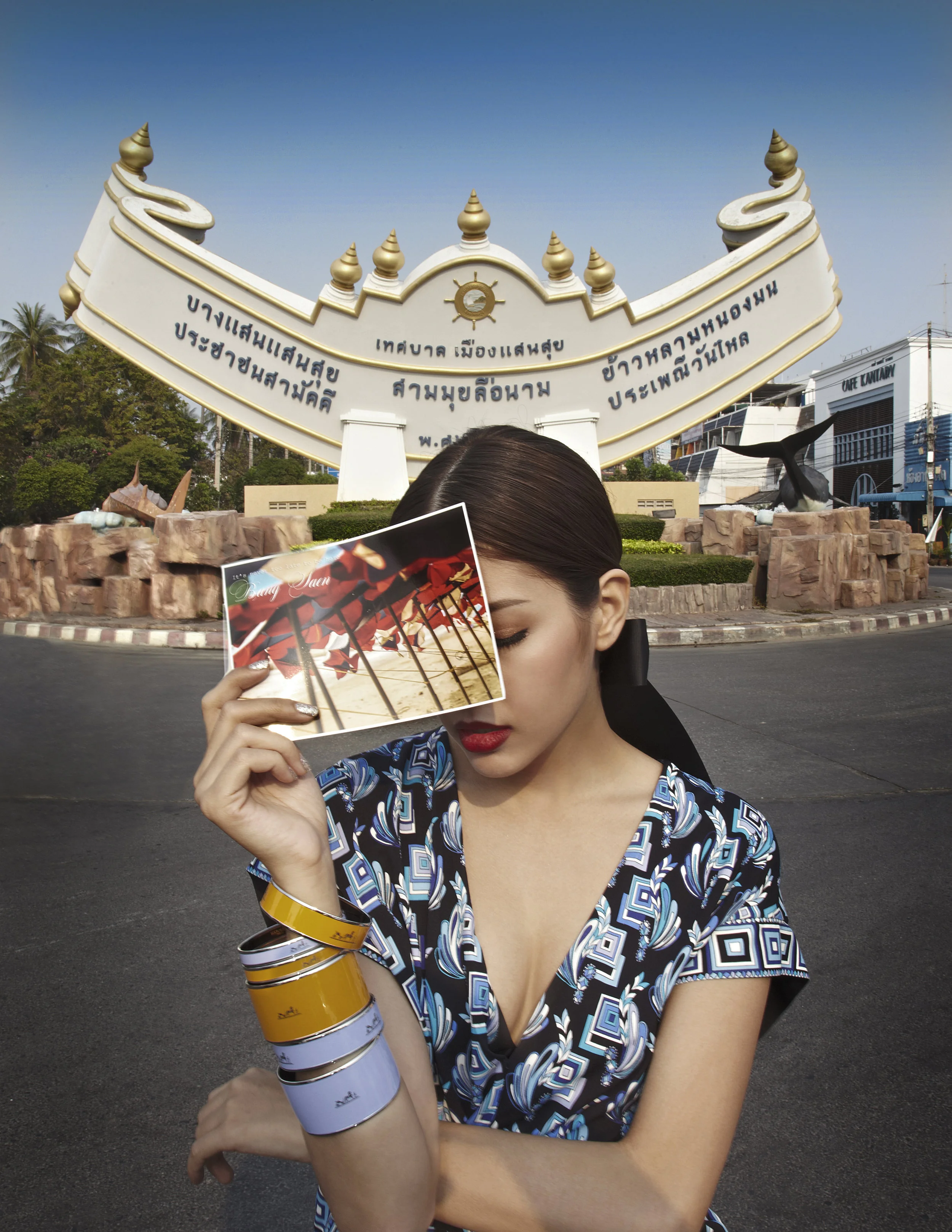 Actress : Marie Broenner @marie_broenner Clothes : Emilio Pucci / Bracelets : HERMES Location : วงเวียนบางแสน