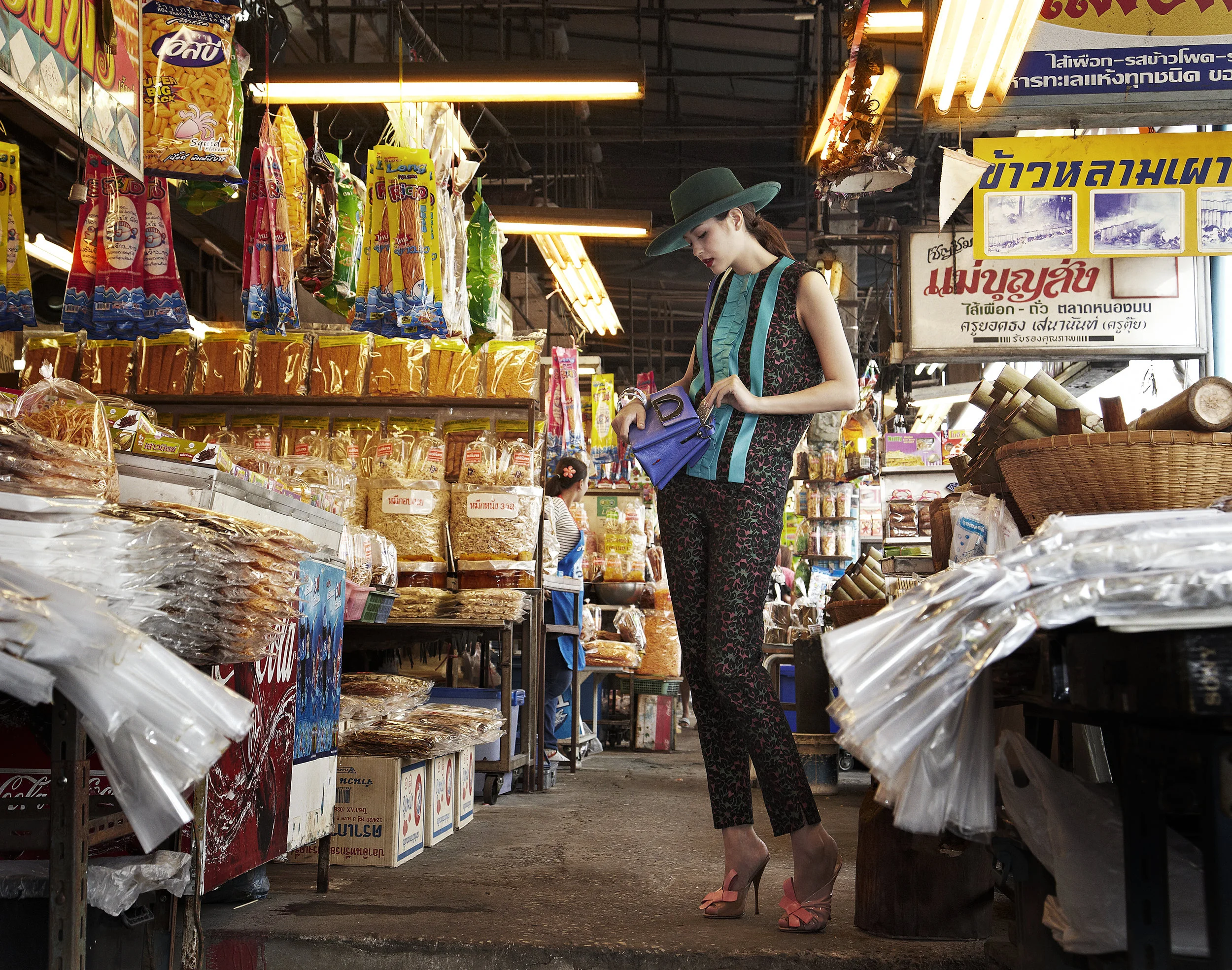 Actress : Marie Broenner @marie_broenner Clothes and Shoes : Miu Miu / Bag : Christian Louboutin Location : ตลาดหนองมน