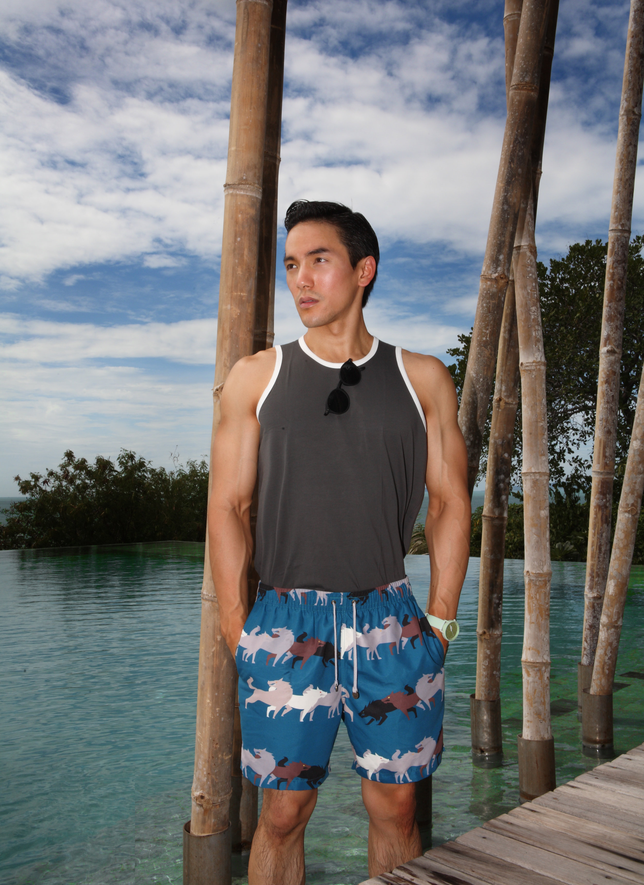 Tank Top : NOXX / trunks : TIMO / watch : Forrest