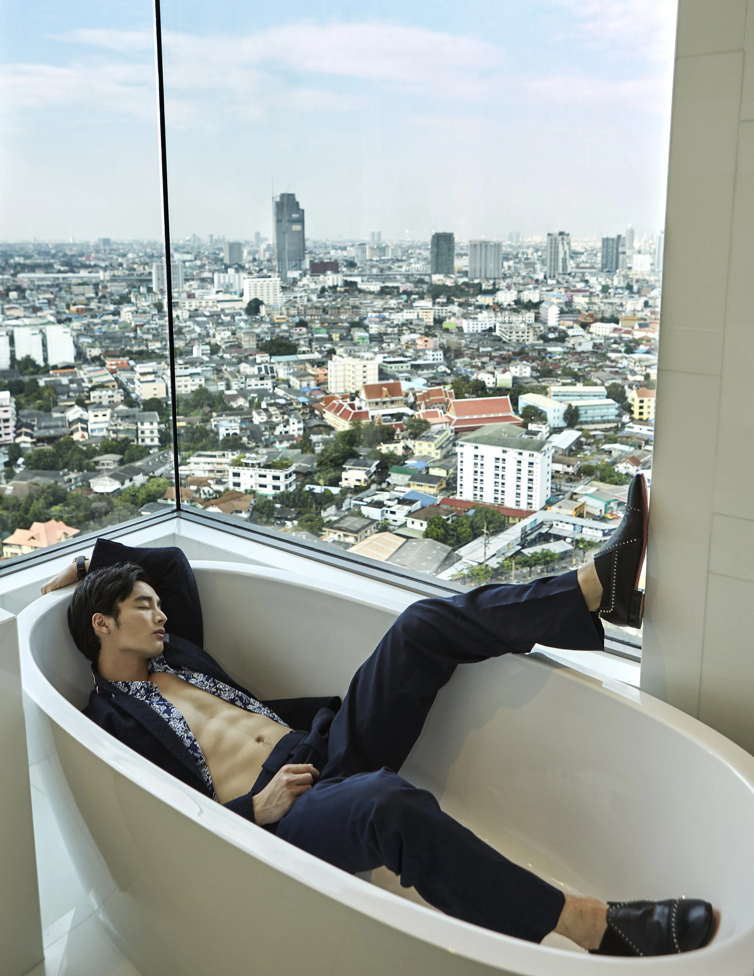 Clothes : Singha Life / Shoes : Christian Louboutin