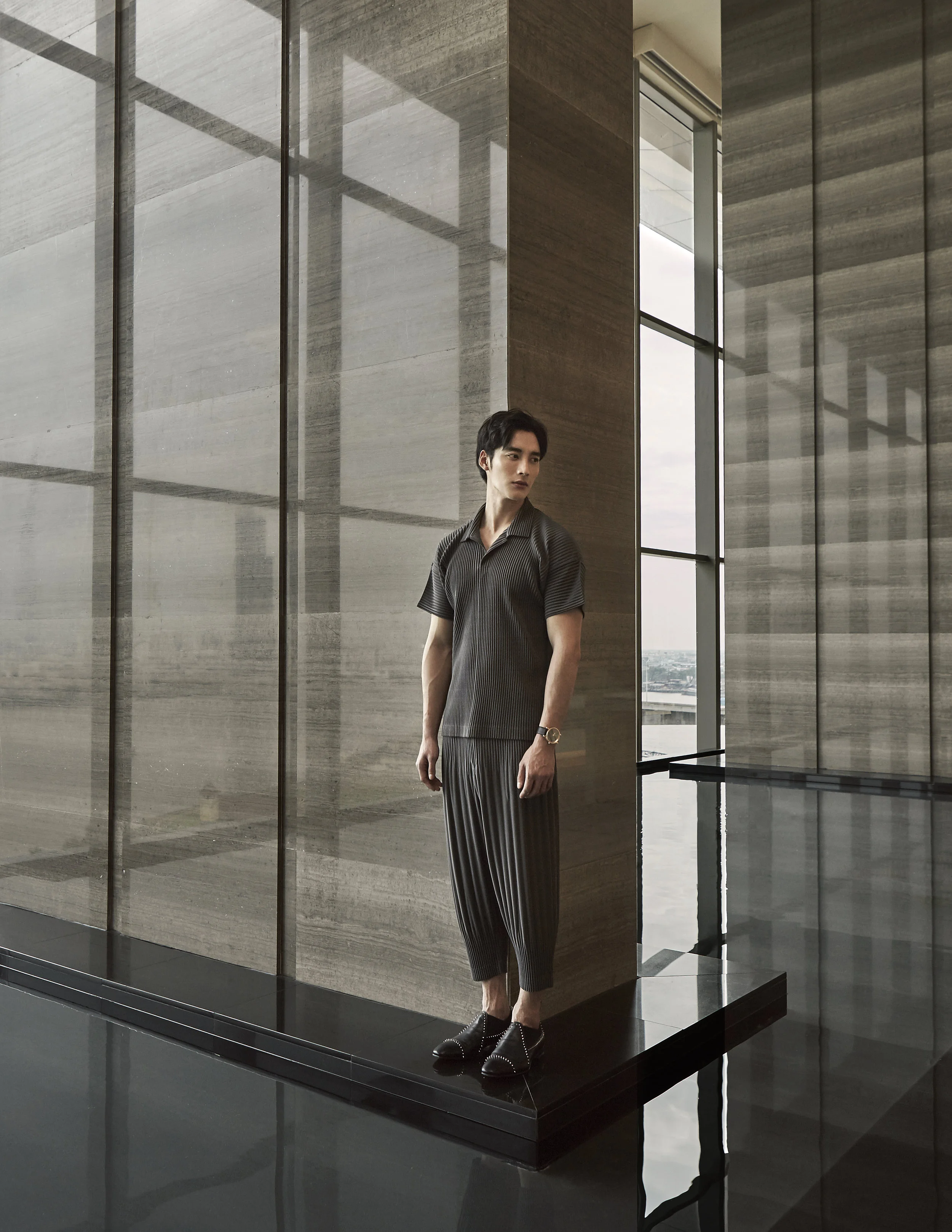 Clothes : Homme Plisse Issey Miyake / Shoes : Christian Louboutin / watch : FORREST