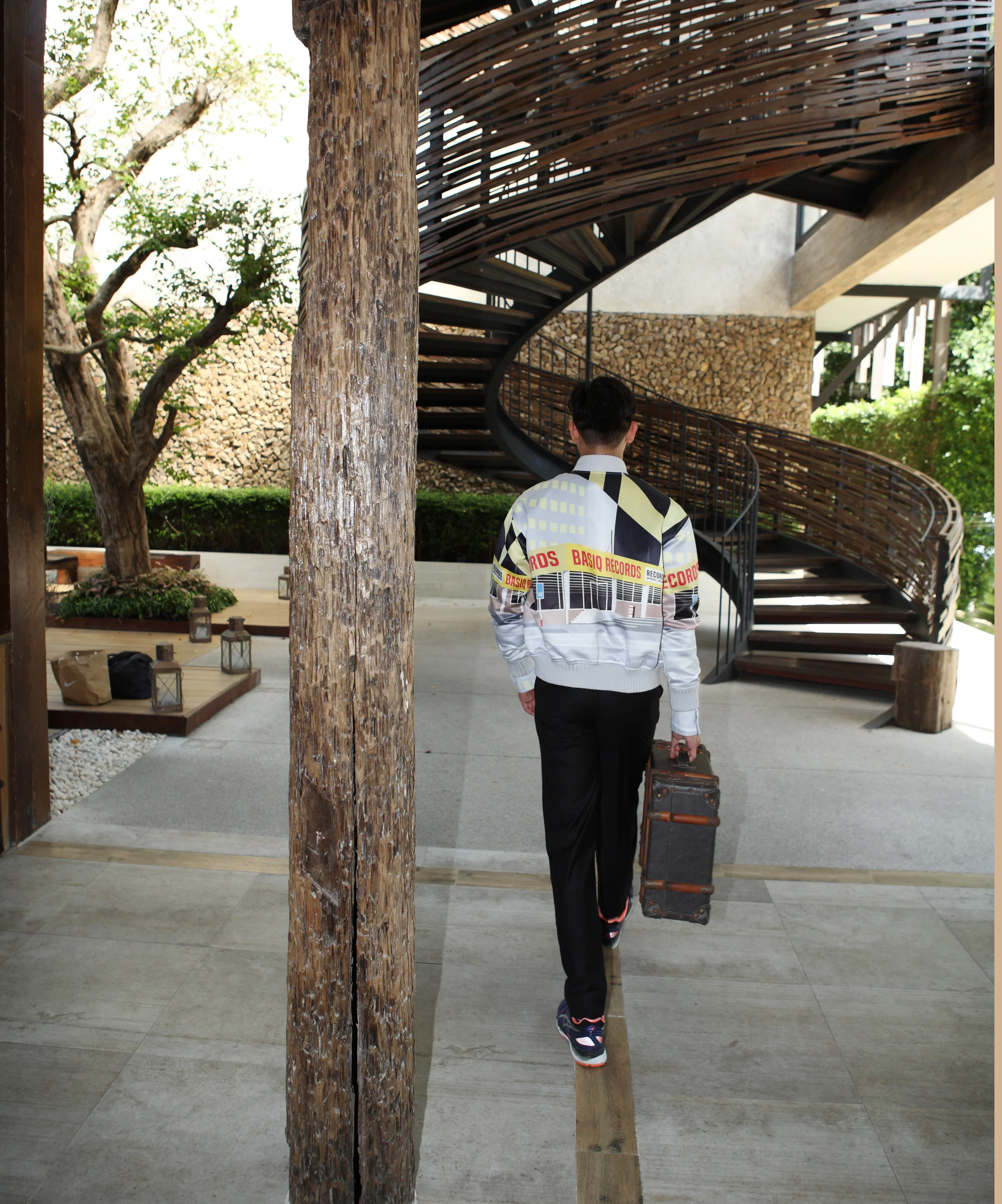 clothes : Q Play and Design