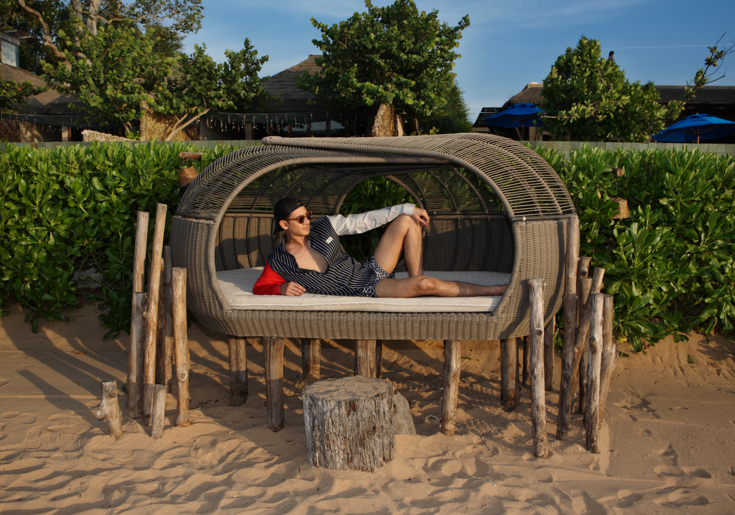 shirt : Q Play and Design / shorts : Fri 27 Nov. Sunglasses : Mister hoots Brand