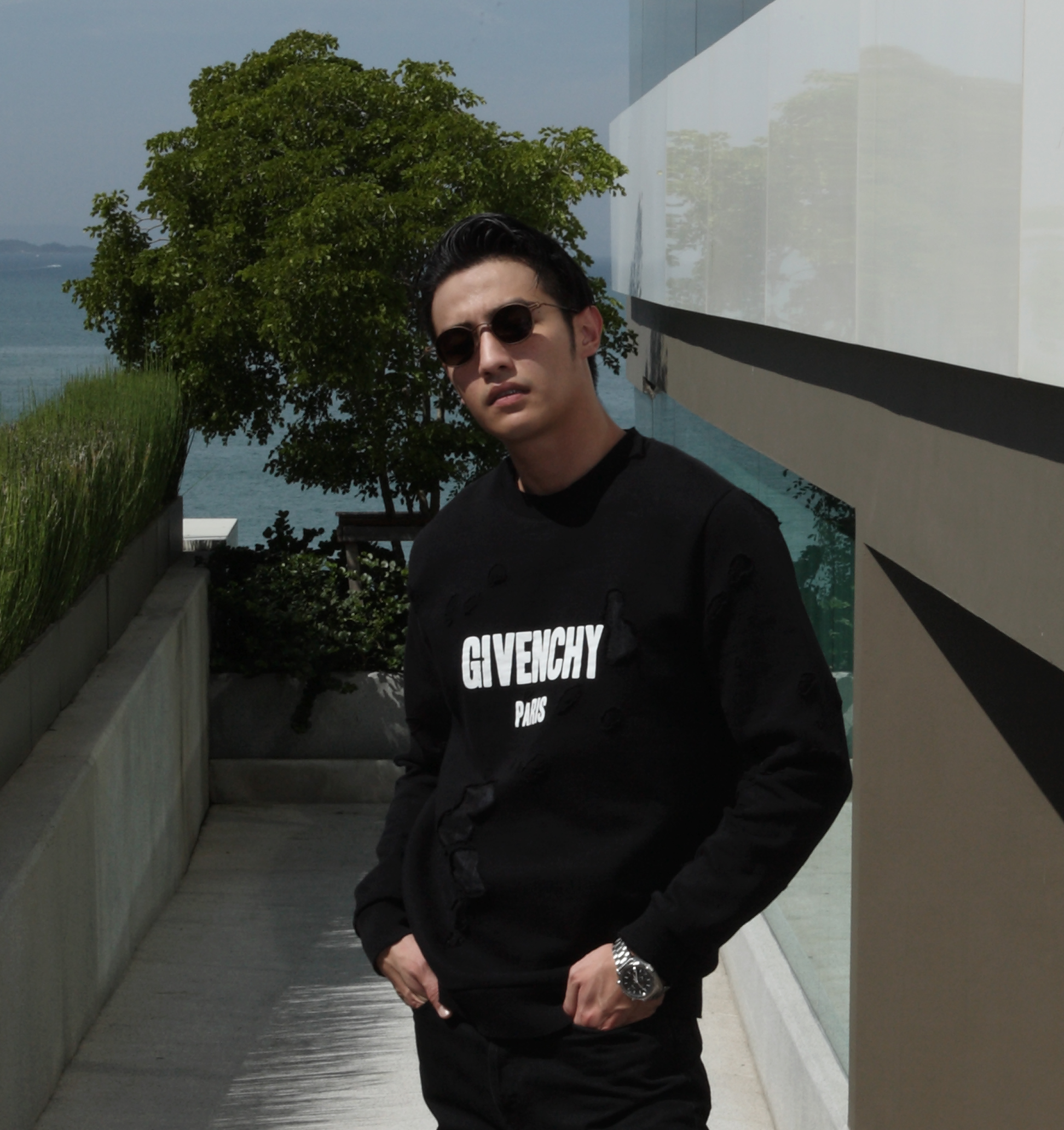 Clothes & Shoes : GIVENCHY / Watch : OMEGA / Sunglasses : TAWAT