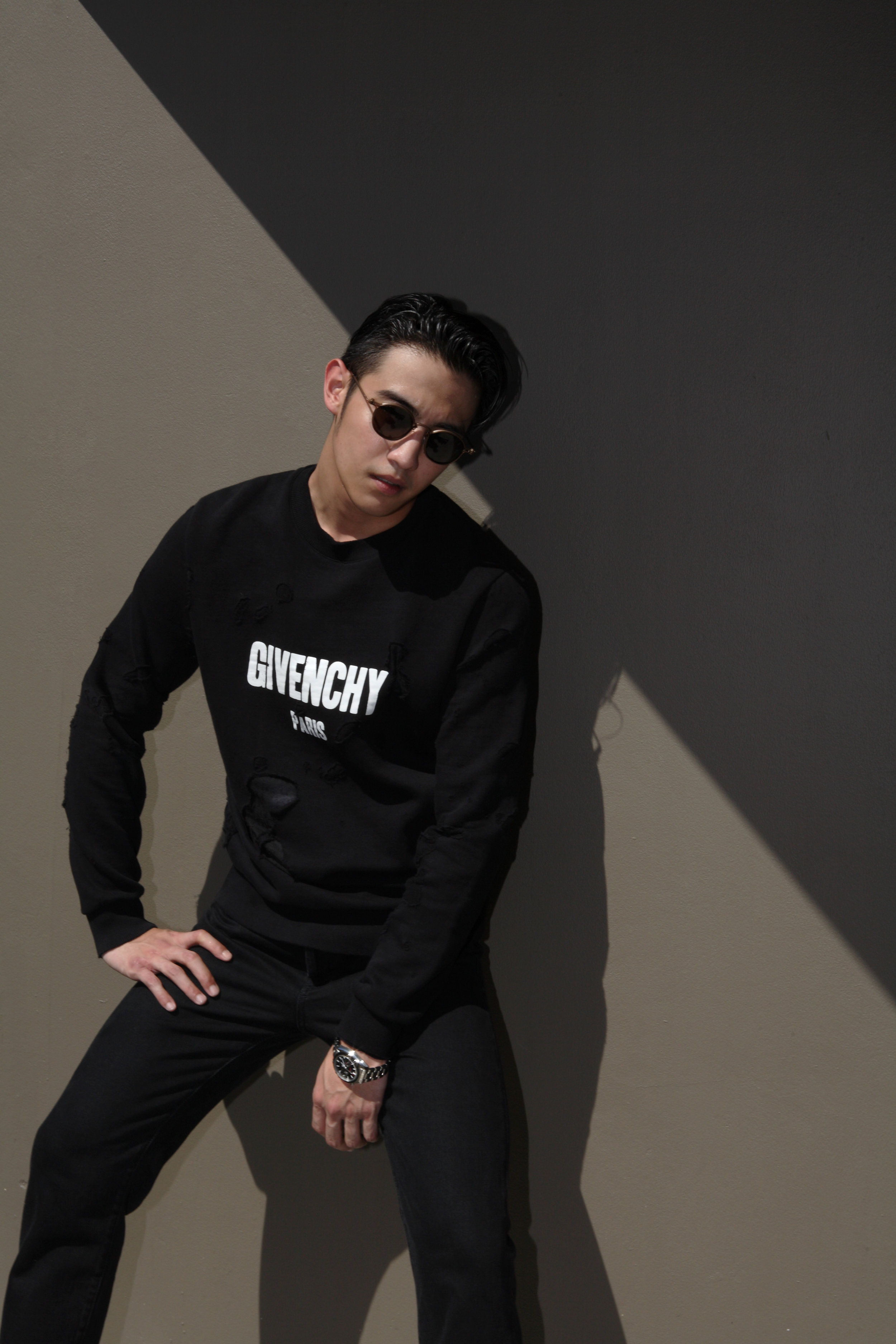 Clothes & Shoes : GIVENCHY / Watch : OMEGA / Sunglasses : TAWAT