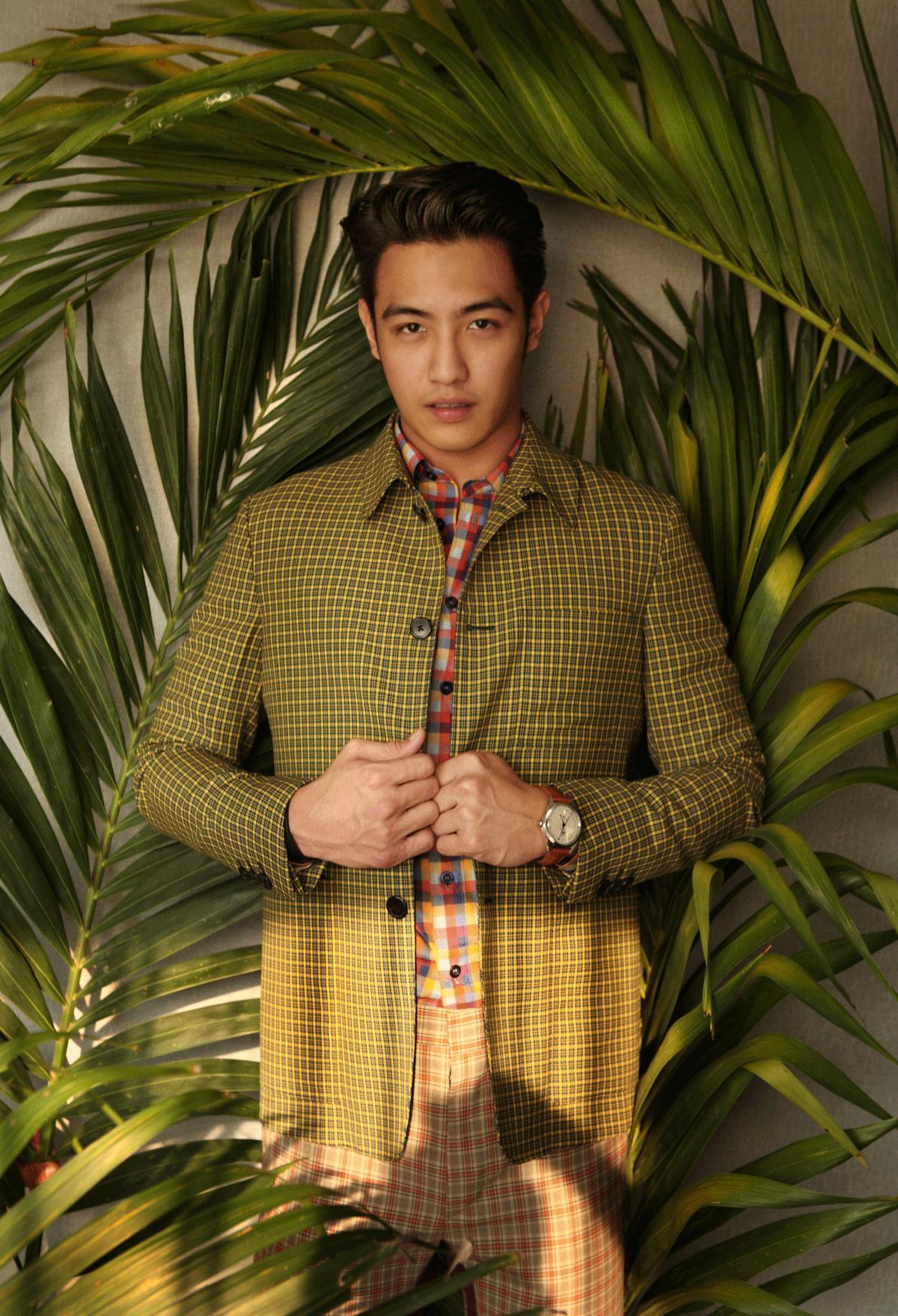 Clothes : PRADA / Watch : OMEGA