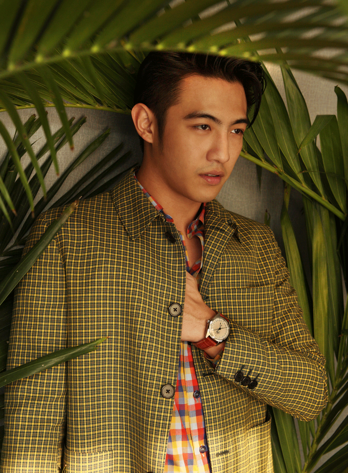 Clothes : PRADA / Watch : OMEGA