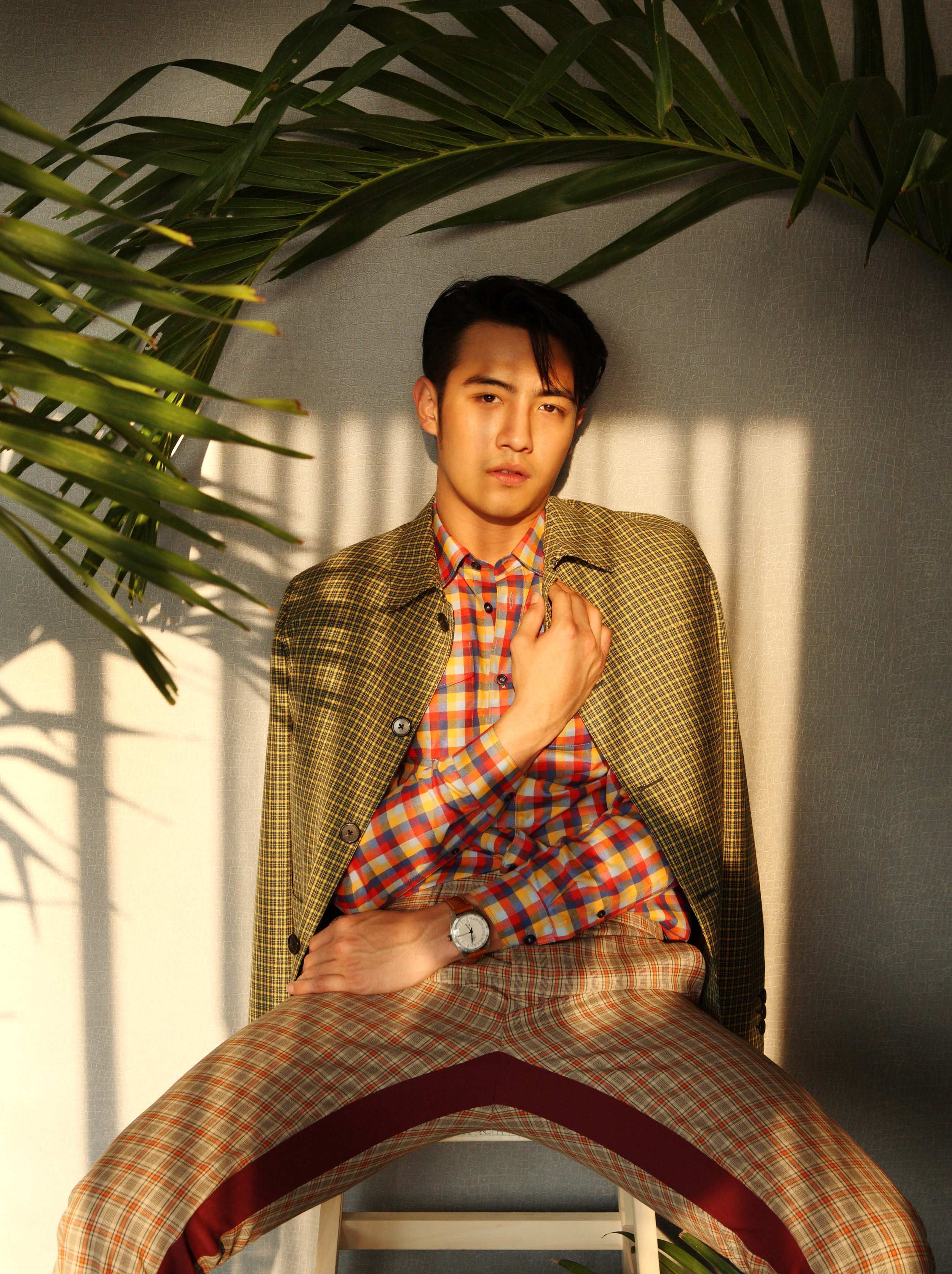 Clothes : PRADA / Watch : OMEGA