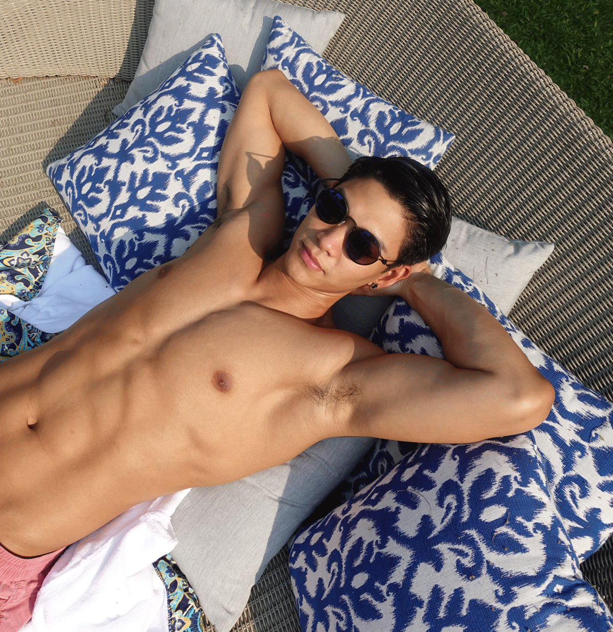 sunglasses : TAVAT