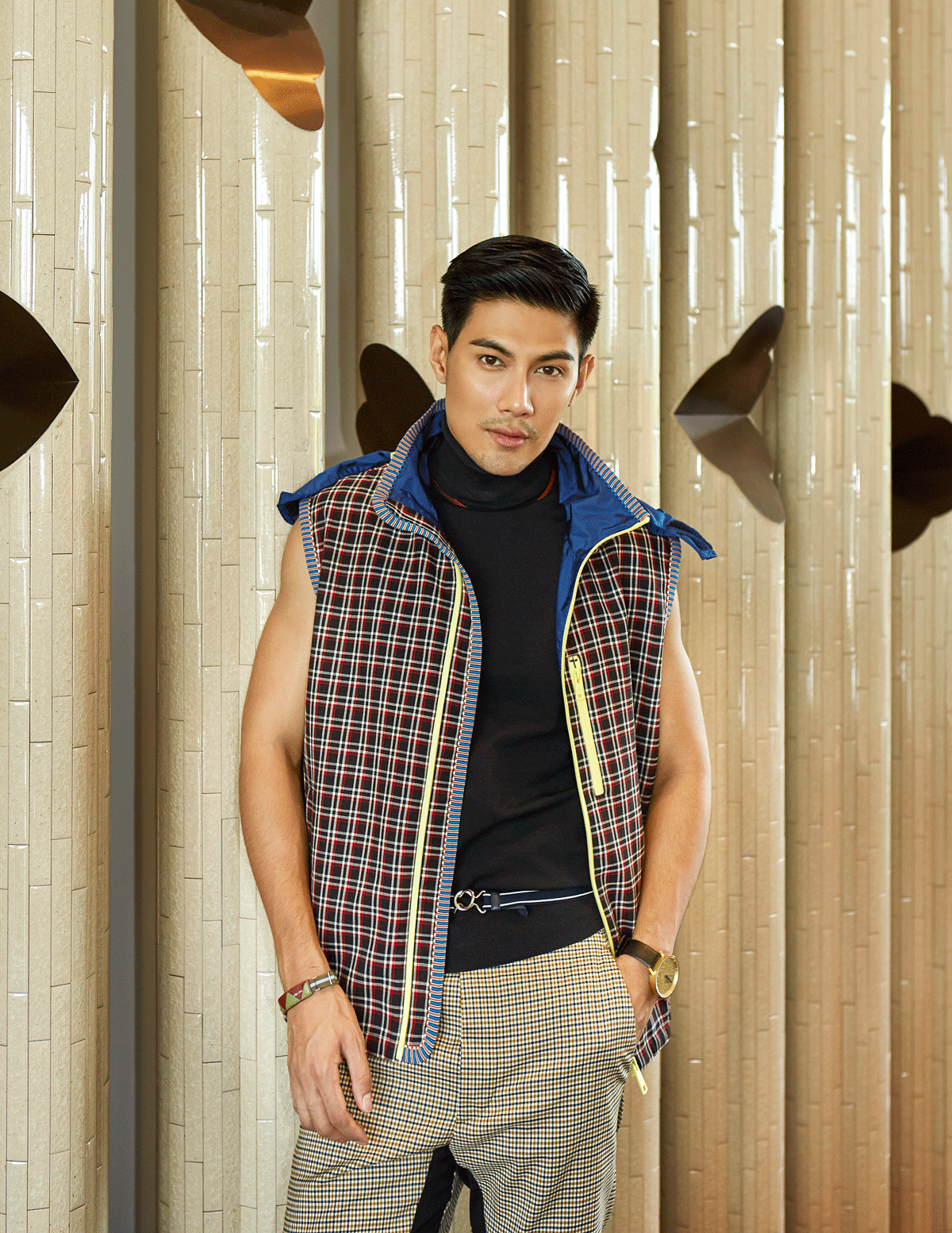 clothes : PRADA / watch : FORREST