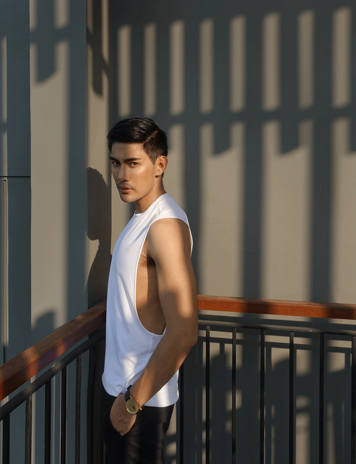 clothes : SARIT / watch : FORREST