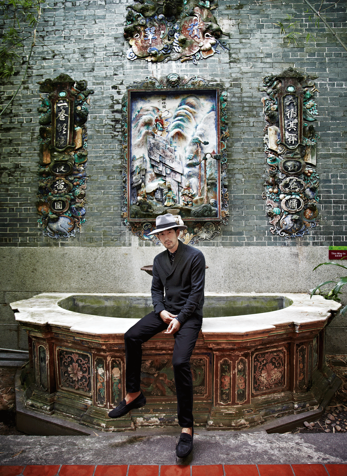 clothes : A/X Armani Exchange / hat : SPOTTED