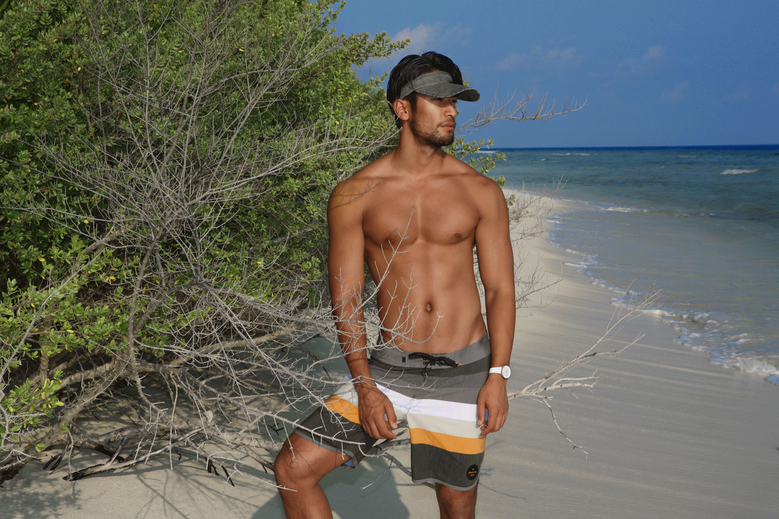 shorts and cap : Quiksilver watch : SWATCH skinclass