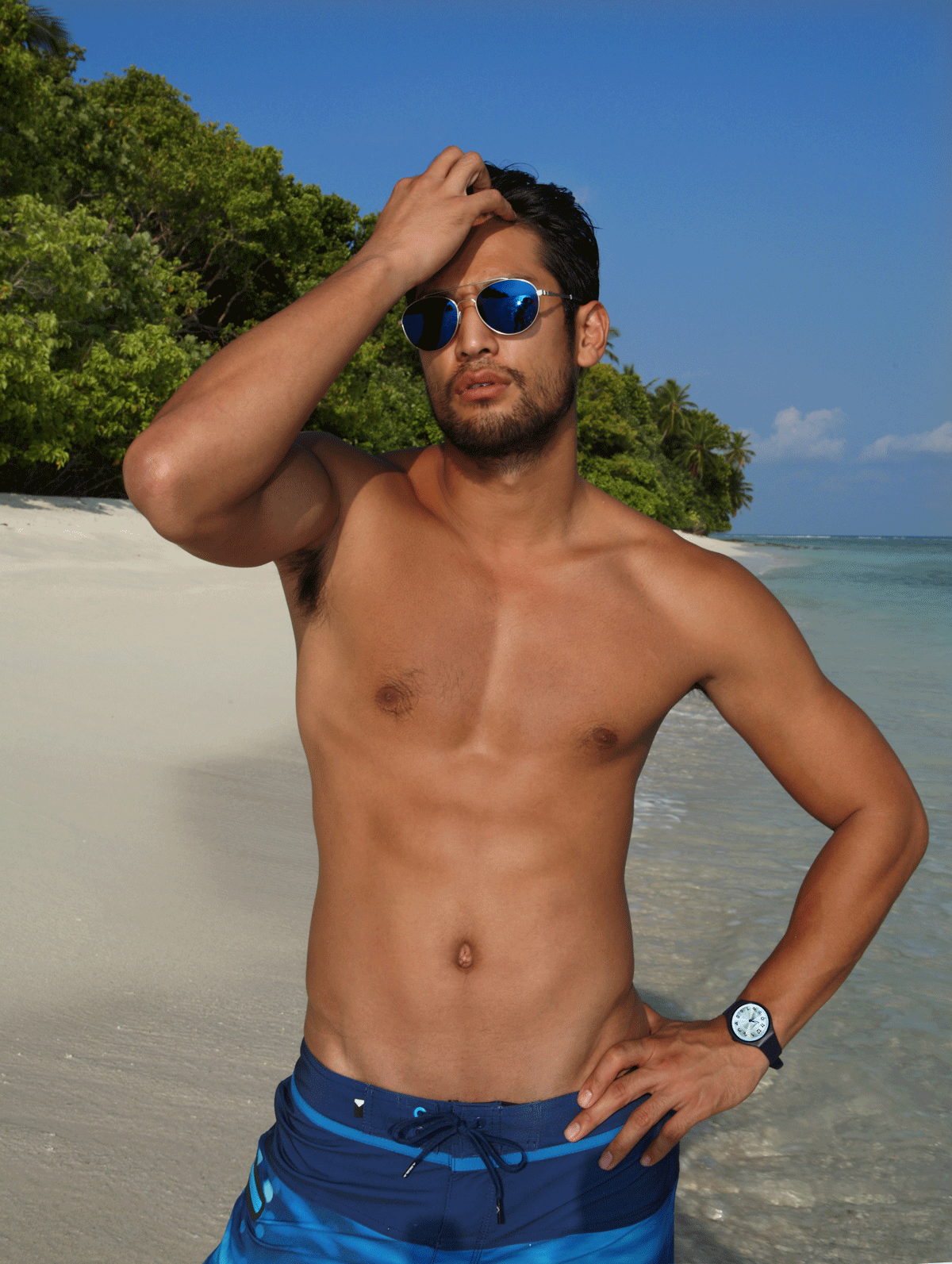 shorts : Quiksilver / sunglasses : TAVAT / watch : SWATCH skinnight