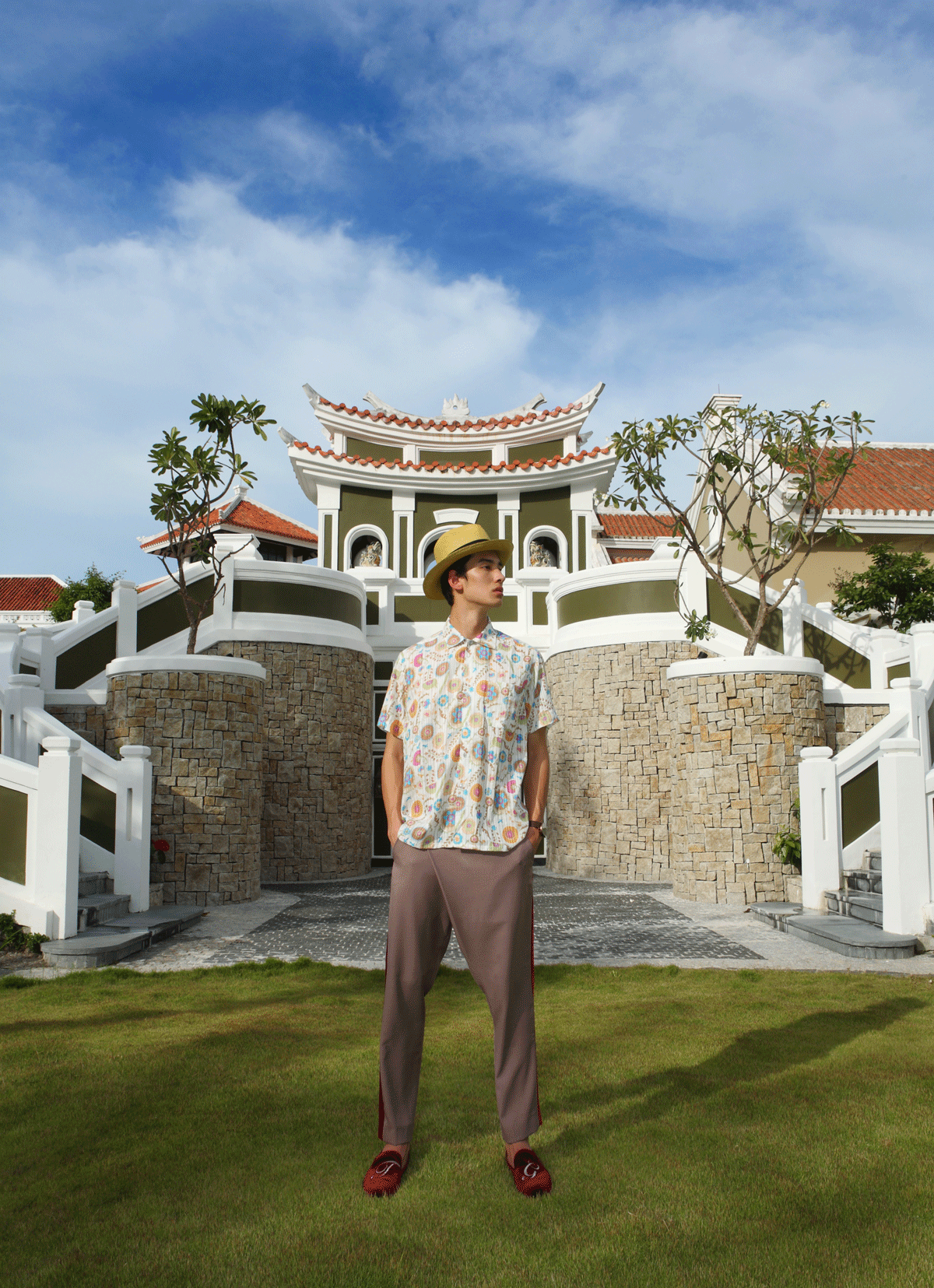 shirt : ThaiNana / pants : SARIT / shoes : Tube Gallery / hat : Famosa_Andina