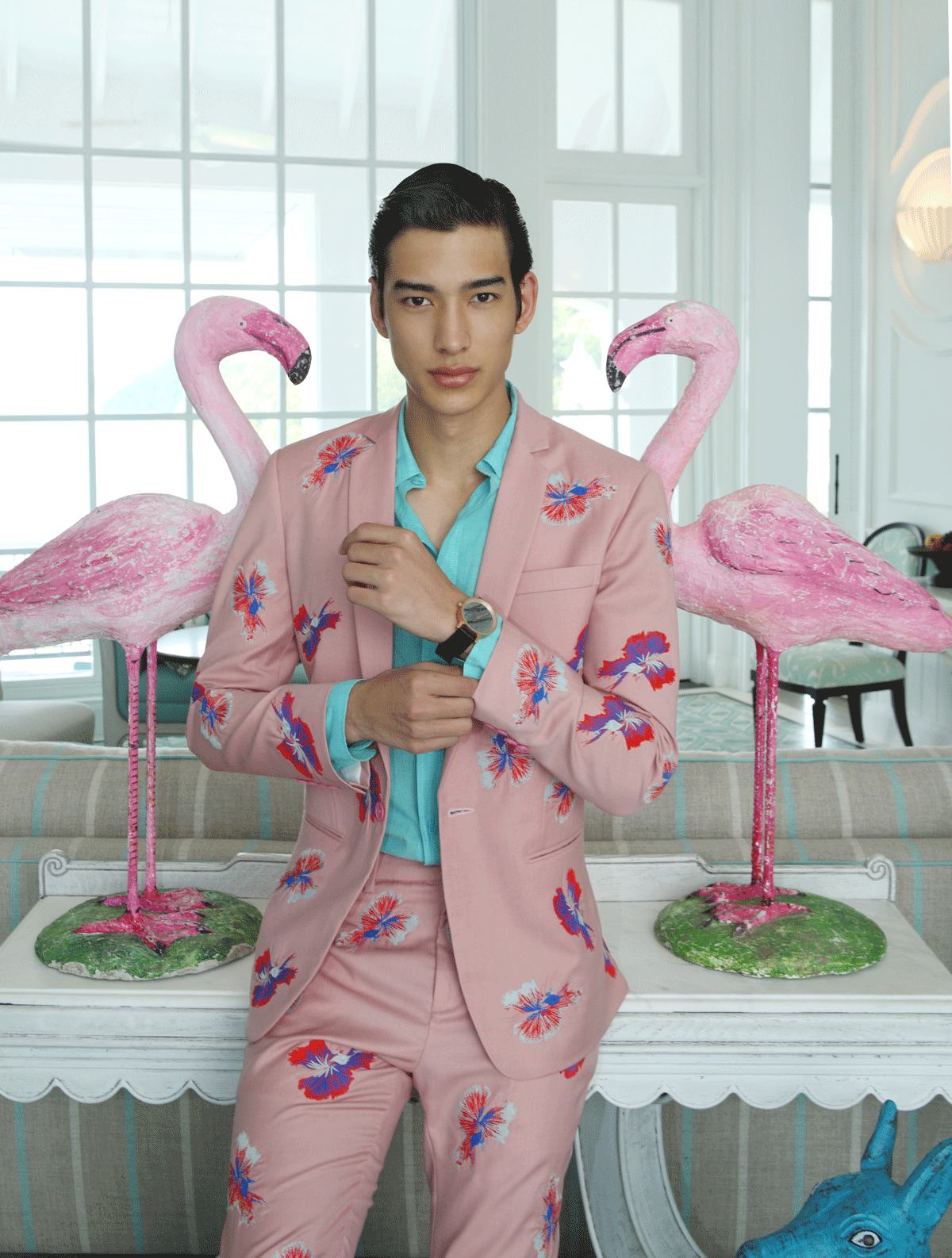 clothes : Tube Gallery / watch : FORREST