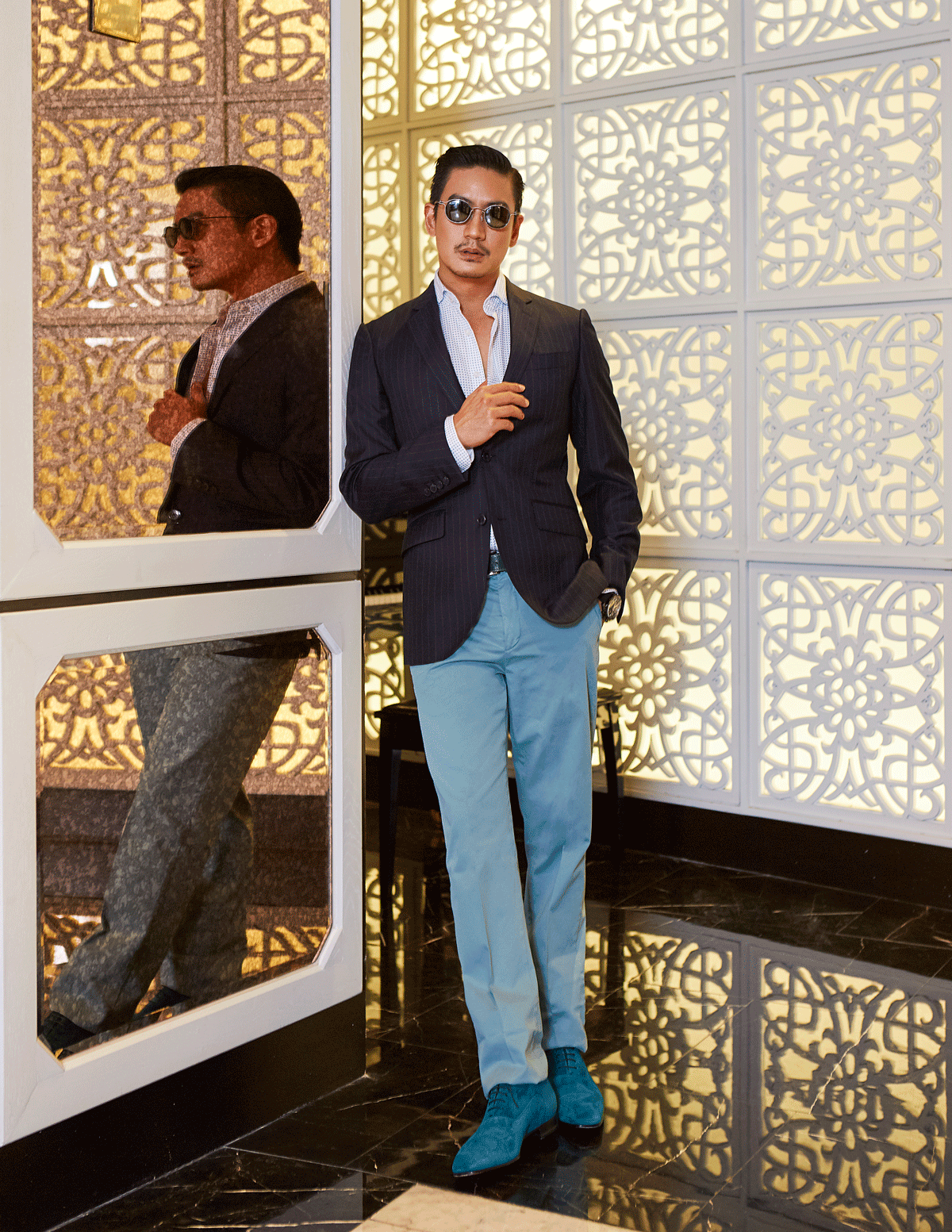 clothes : HACKETT London / sunglasses : TAVAT eyewear / shoes : Christian Louboutin watch : OMEGA Speedmaster Moonwatch Dark Side of The Moon