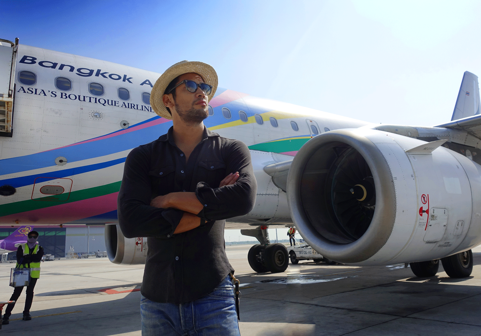Special Thanks : BANGKOK AIRWAYS , Call Center at 1771, www.bangkokair.com บางกอกแอร์เวย์ส สายการบินเดียวในเอเชียที่ได้รับรางวัลสายการบินภูมิภาคดีเยี่ยมจาก สกายแทรกซ์ อะวอร์ดศ ติดต่อกันถึง 6 ปีซ้อน มอบประสบการณ์เดินทางที่น่าประทับใจตั้งแต่ก้าวเข้าสู่ท่าอากาศยานสุวรรณภูมิ ขณะรอเที่ยวบิน ผ่อนคลายในห้องรับรองที่เพียบพร้อมด้วยเครื่องดื่ม ของว่าง ตลอดจนหนังสือพิมพ์ นิตยสาร มีบริการ Free Wi-Fi ก่อนจะบินตรงสู่เกาะมัลดีฟส์ โดยใช้เวลาเพียง 4.30 ชั่วโมง ด้วยฝูงบินใหม่แบบแอร์บัส 319 ถึงที่หมายเหนือน่านน้ำมหาสมุทรอินเดียอย่างปลอดภัย