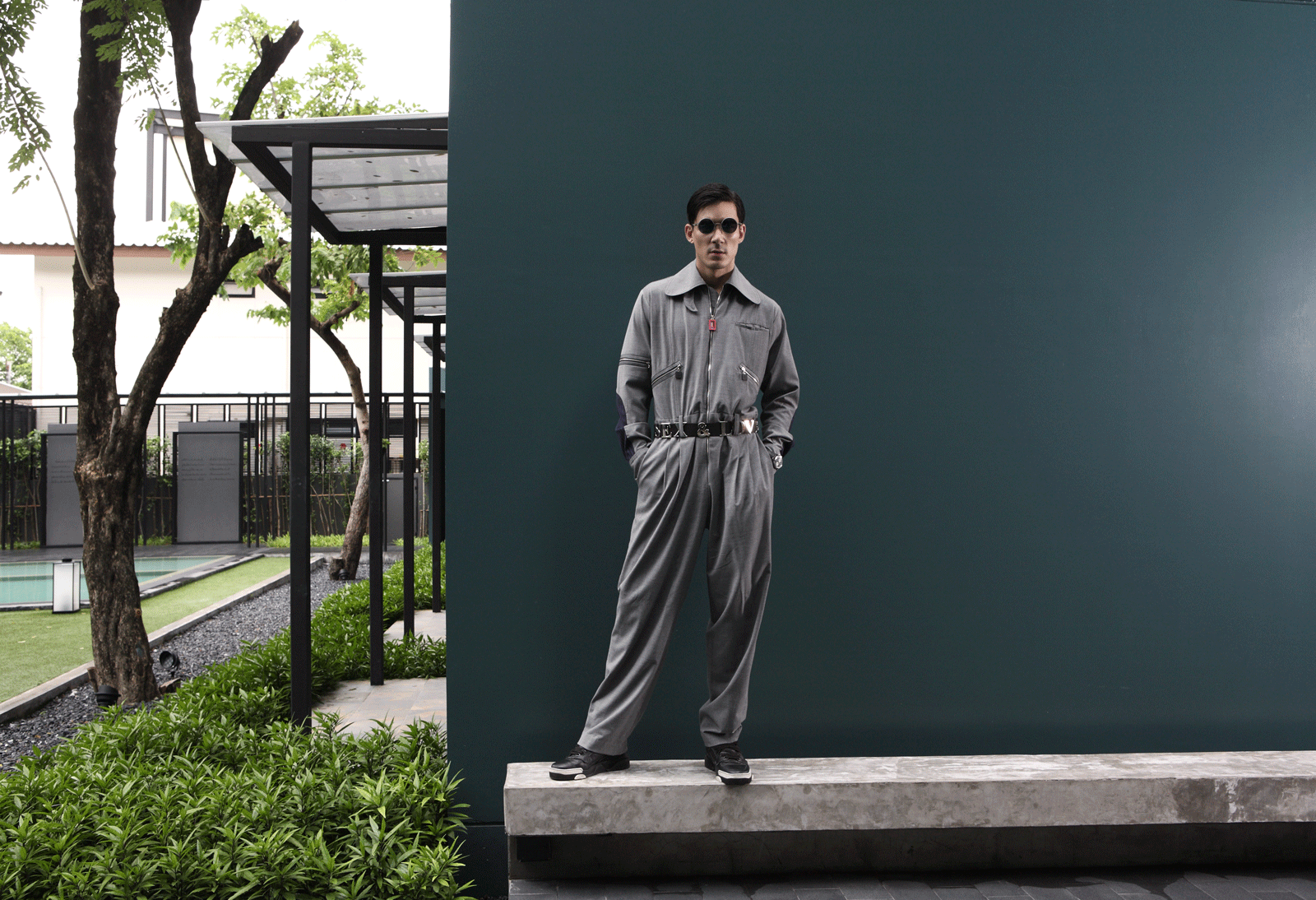 clothes : Everyday Karmakamet / sunglasses : TAVAT
