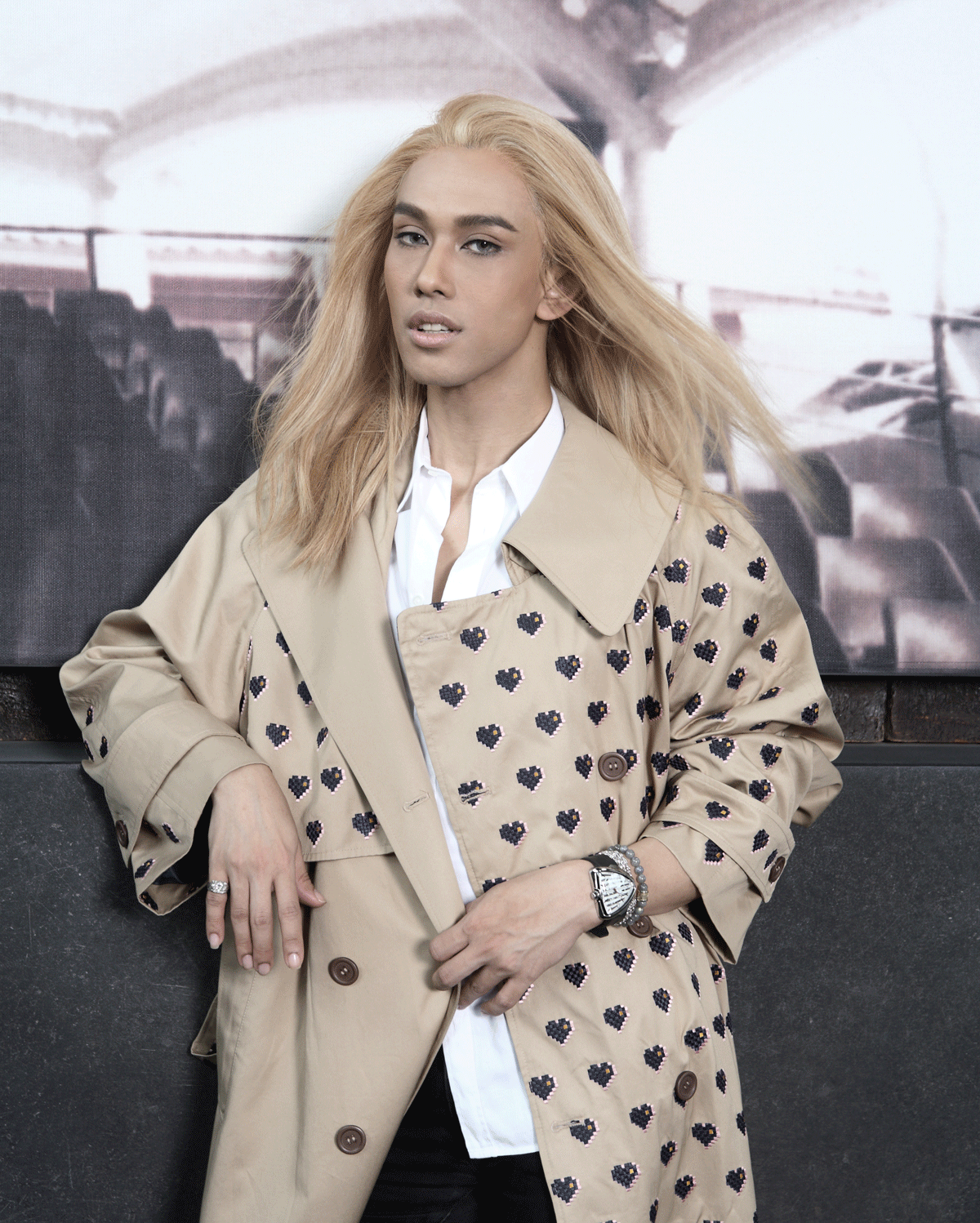 clothes : Everyday Karmakamet / watch : Hamilton Ventura Skeleton