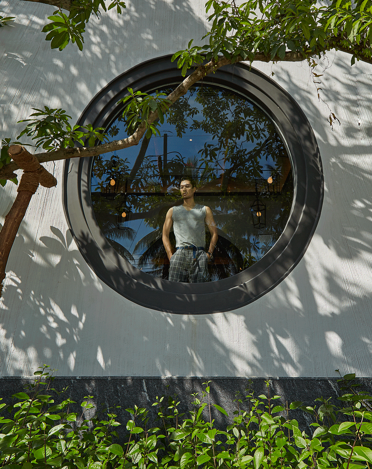 Tank Top : Jockey / pants : Paul Smith