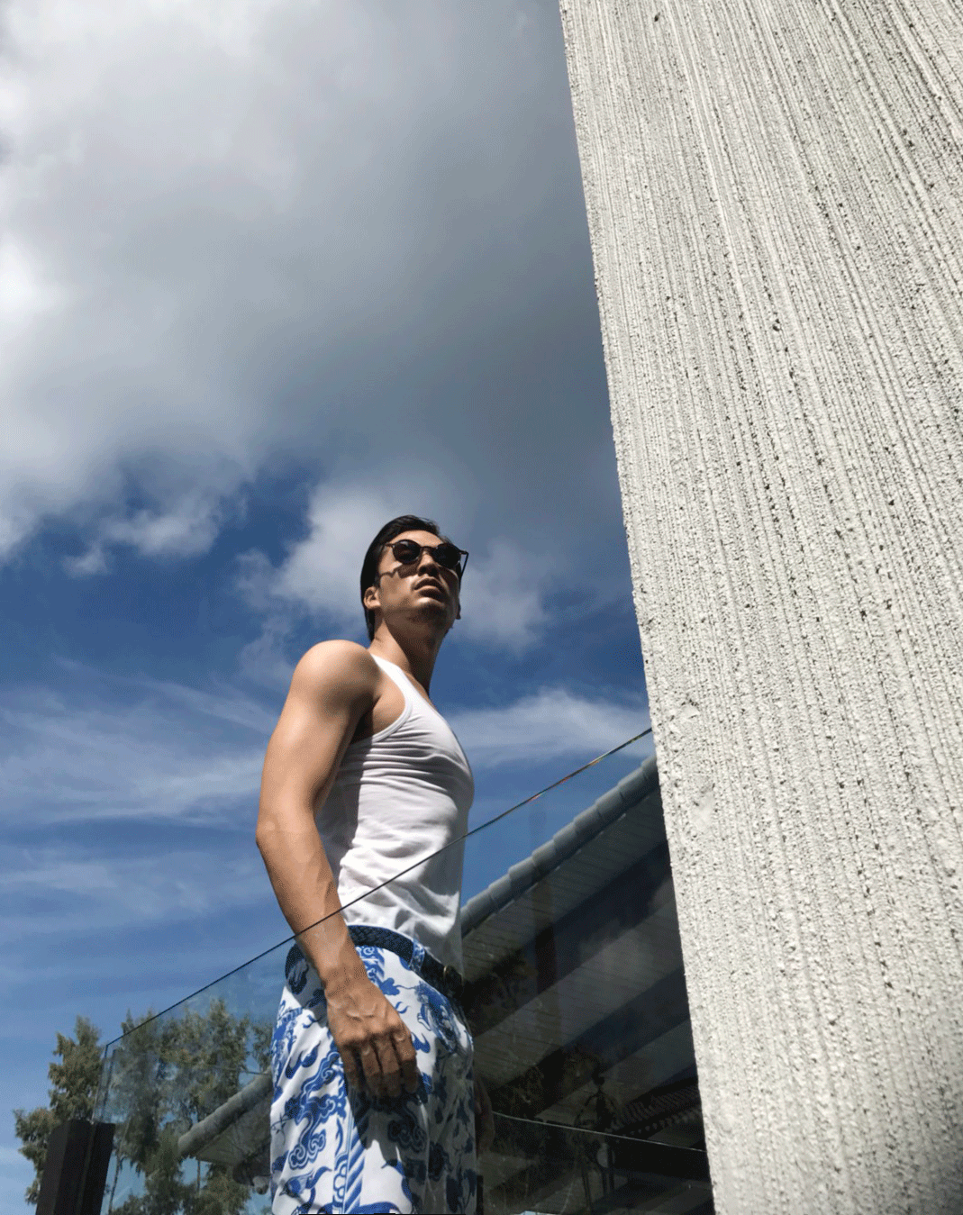 tank top : Jockey / shorts : Hpuse of PB / watch : FORREST / sunglasses : TAVAT