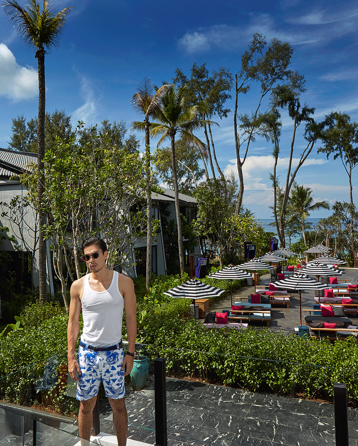 tank top : Jockey / shorts : Hpuse of PB / watch : FORREST / sunglasses : TAVAT