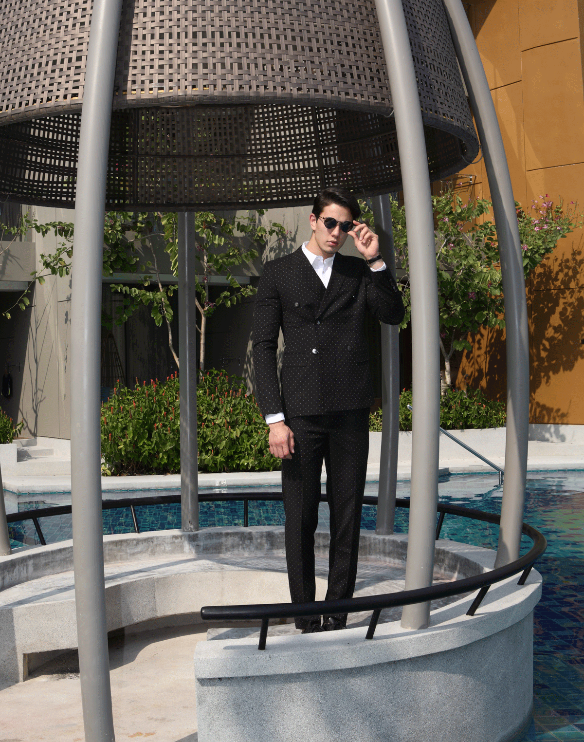 clothes : CV_homme / sunglasses : TAVAT
