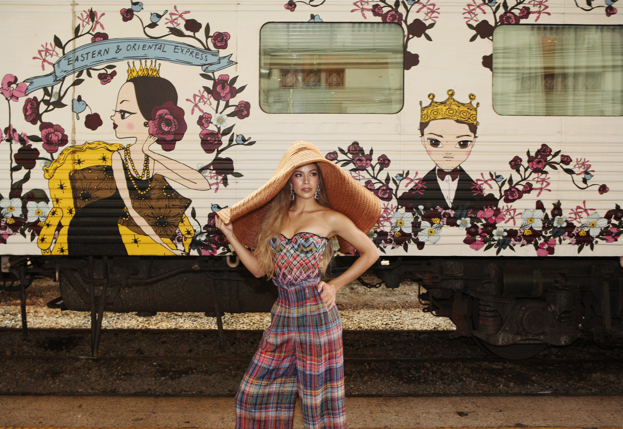 clothes and hat : MISSONI / shoes : Christian Louboutin / earrings : 77th