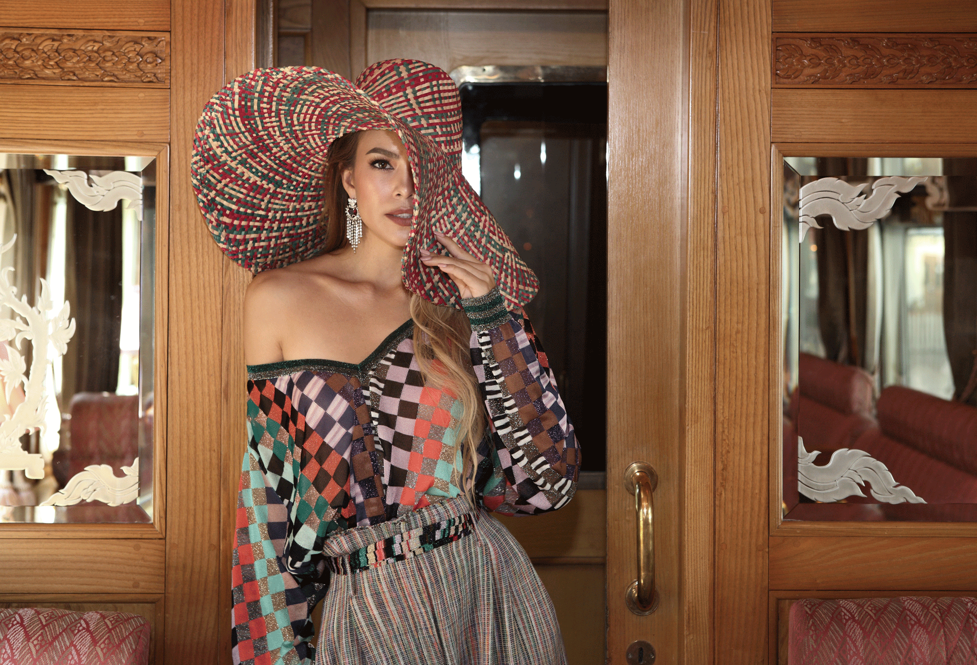 clothes : MISSONI / shoes : Christian Louboutin / earrings : 77th