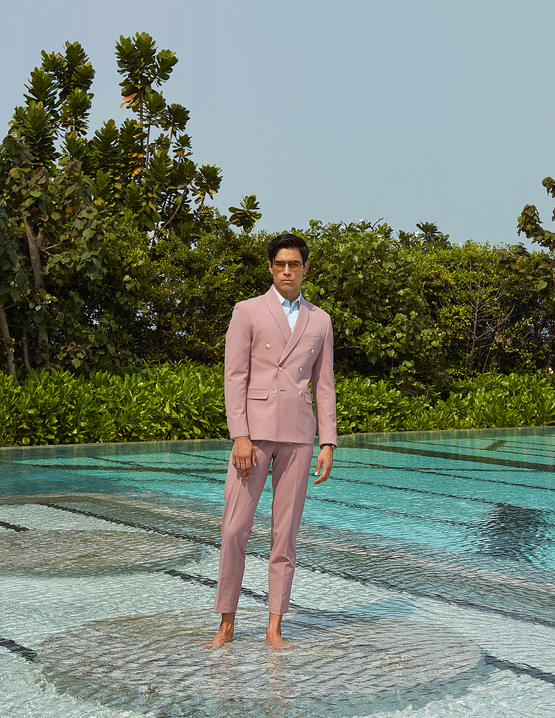 suit : CV_Homme / sunglasses : TAVAT