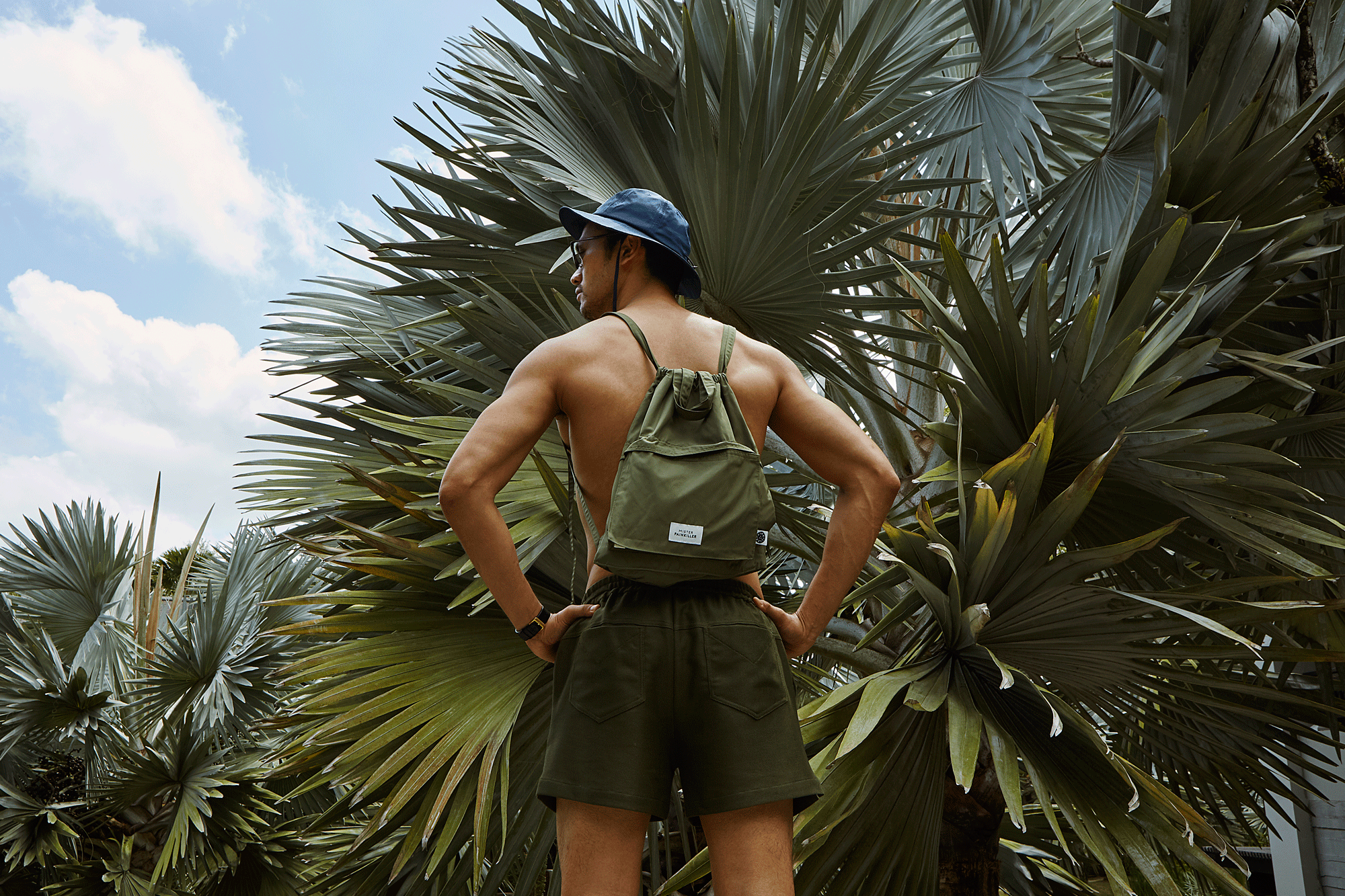 hat / bag / shorts : Painkiller / watch : FORREST / sunglasses : TAVAT
