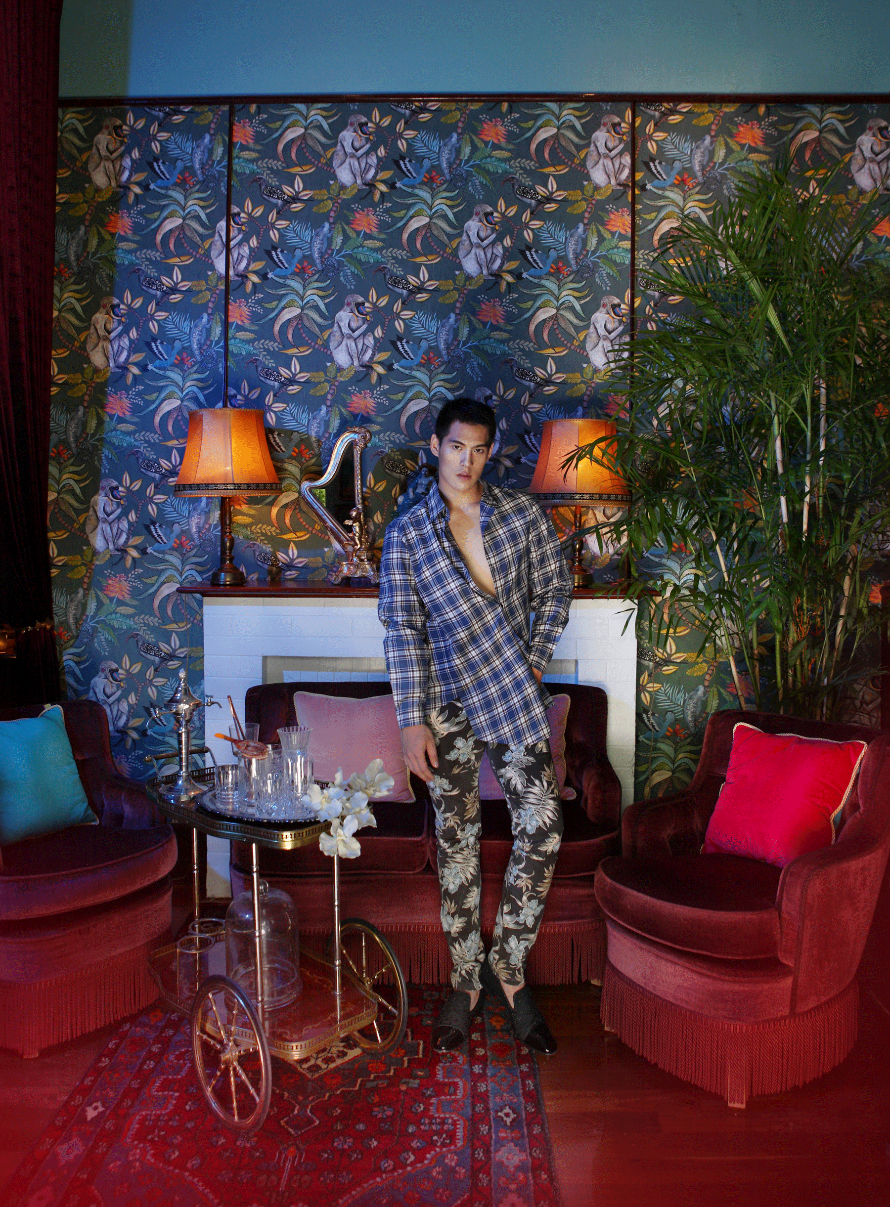 shirt ; SARIT / shoes : Christian Louboutin