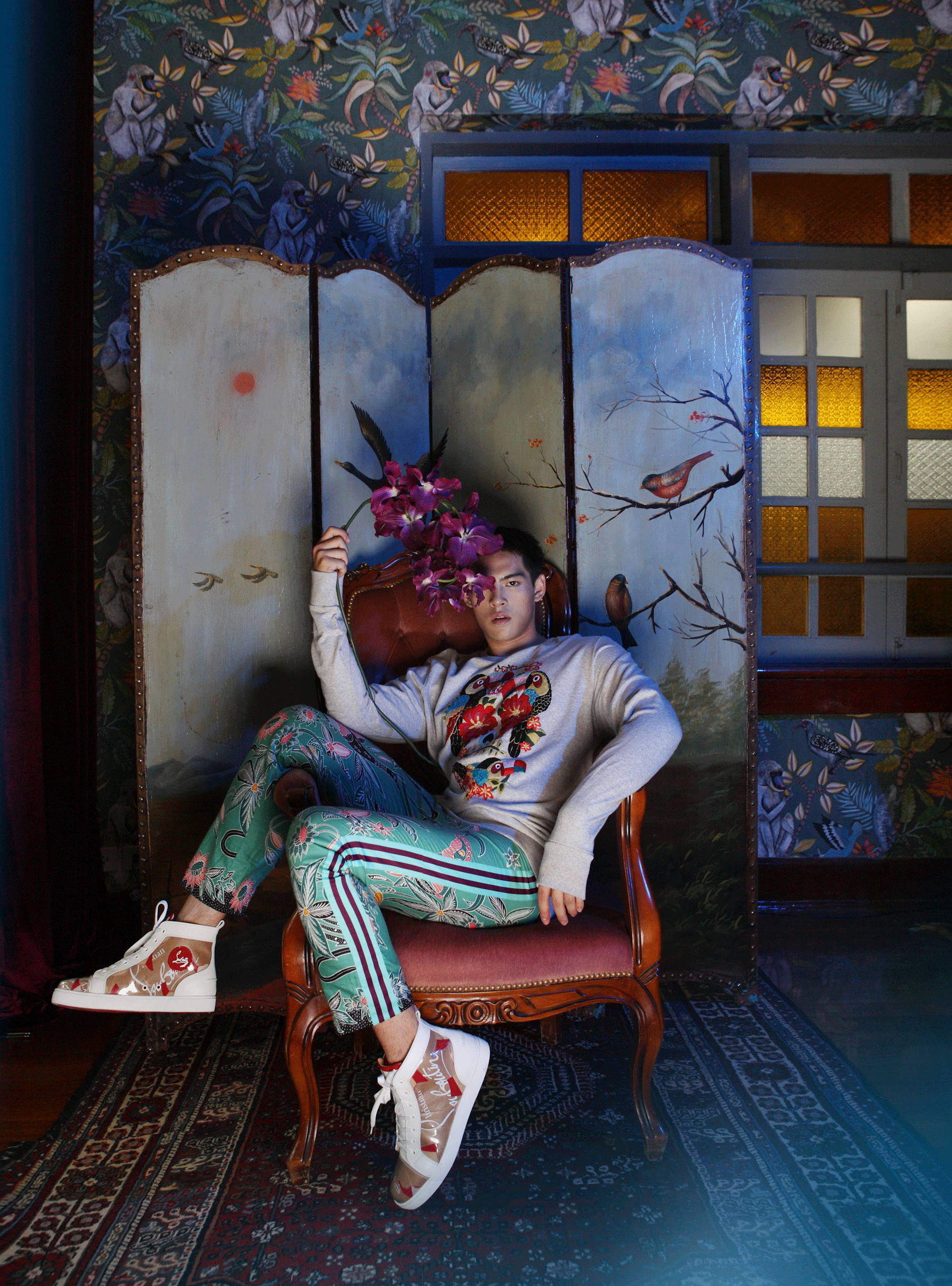 sweatshort : GINGER / pants : SARIT / shoes : Christian Louboutin