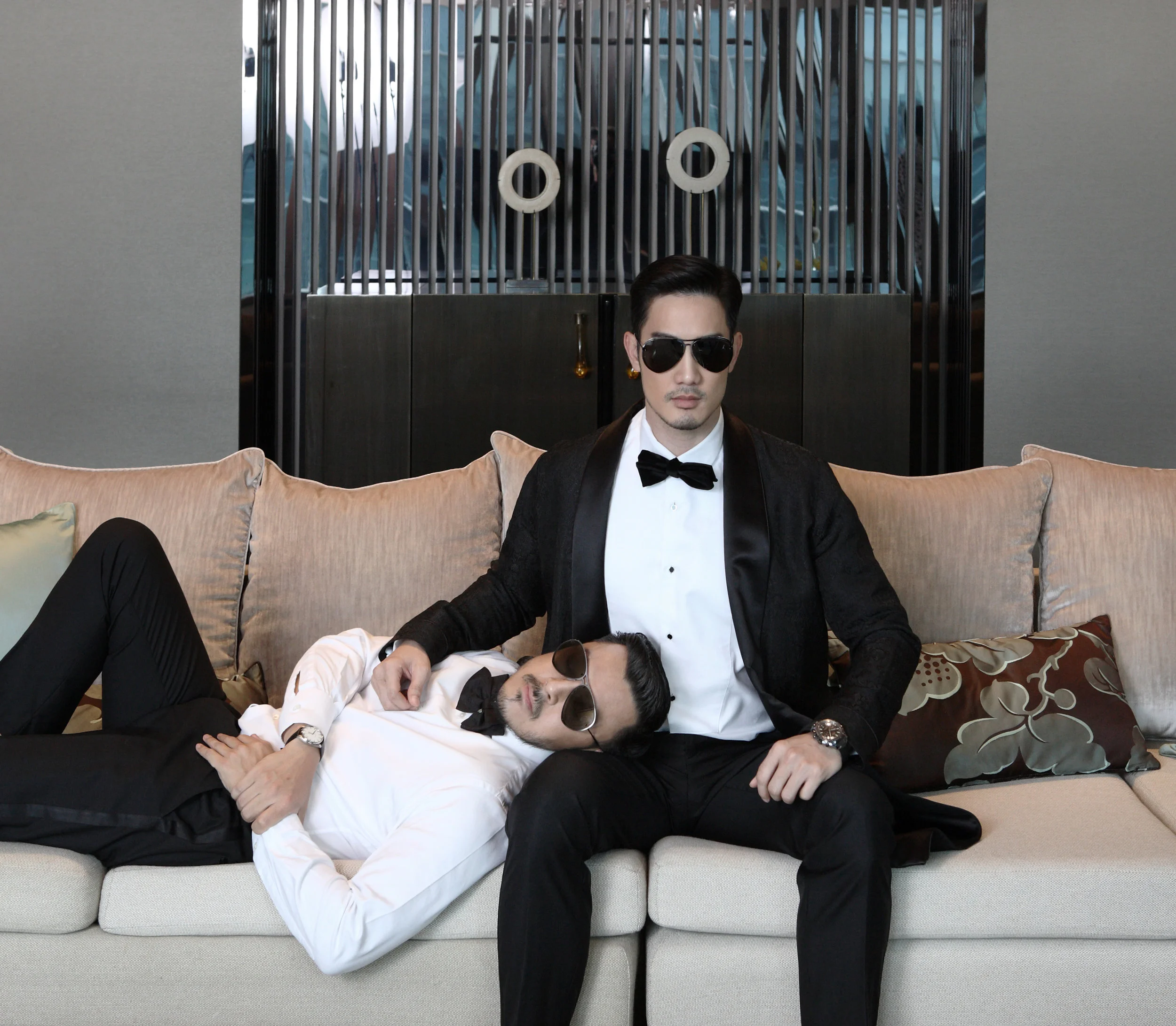 Polpat ; watch : Olympic Games Collection Seamaster Calibre 8807 / sunglasses : Alexander McQueen Rangsit ; Clothes : VVON SUGUNNASIL / robe : ASAVA / watch : OMEGA Speedmaster Moonwatch Dark Side of the Moon / sunglasses : Alexander McQueen